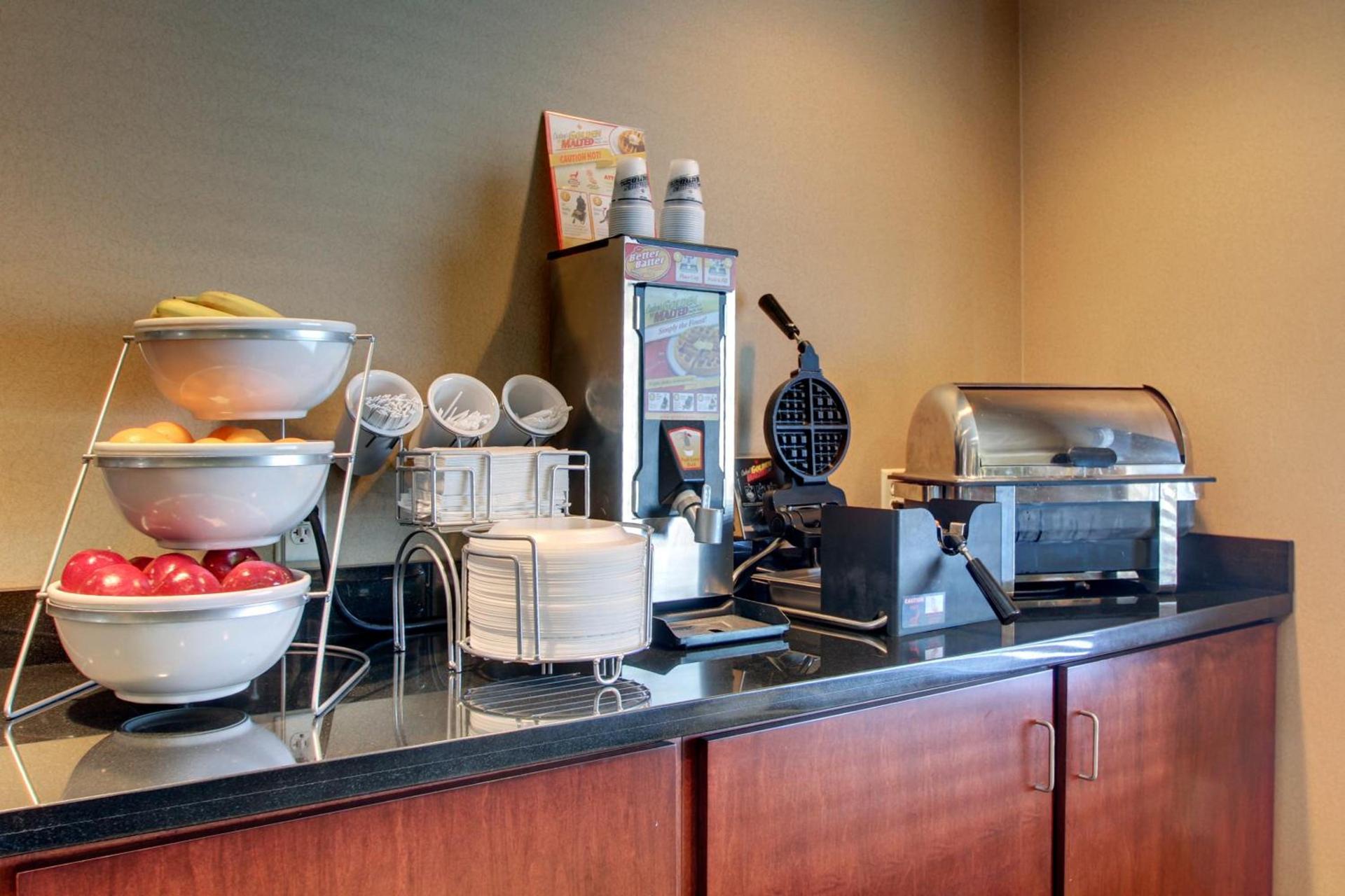 Cobblestone Inn & Suites - Harvey photo 14