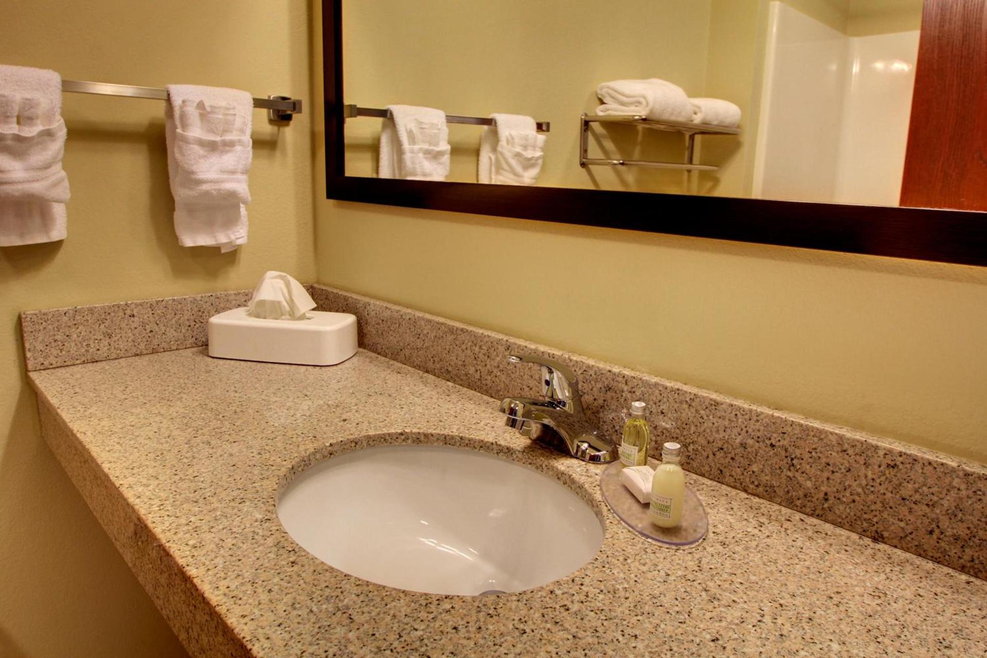 Cobblestone Inn & Suites - Harvey photo 9
