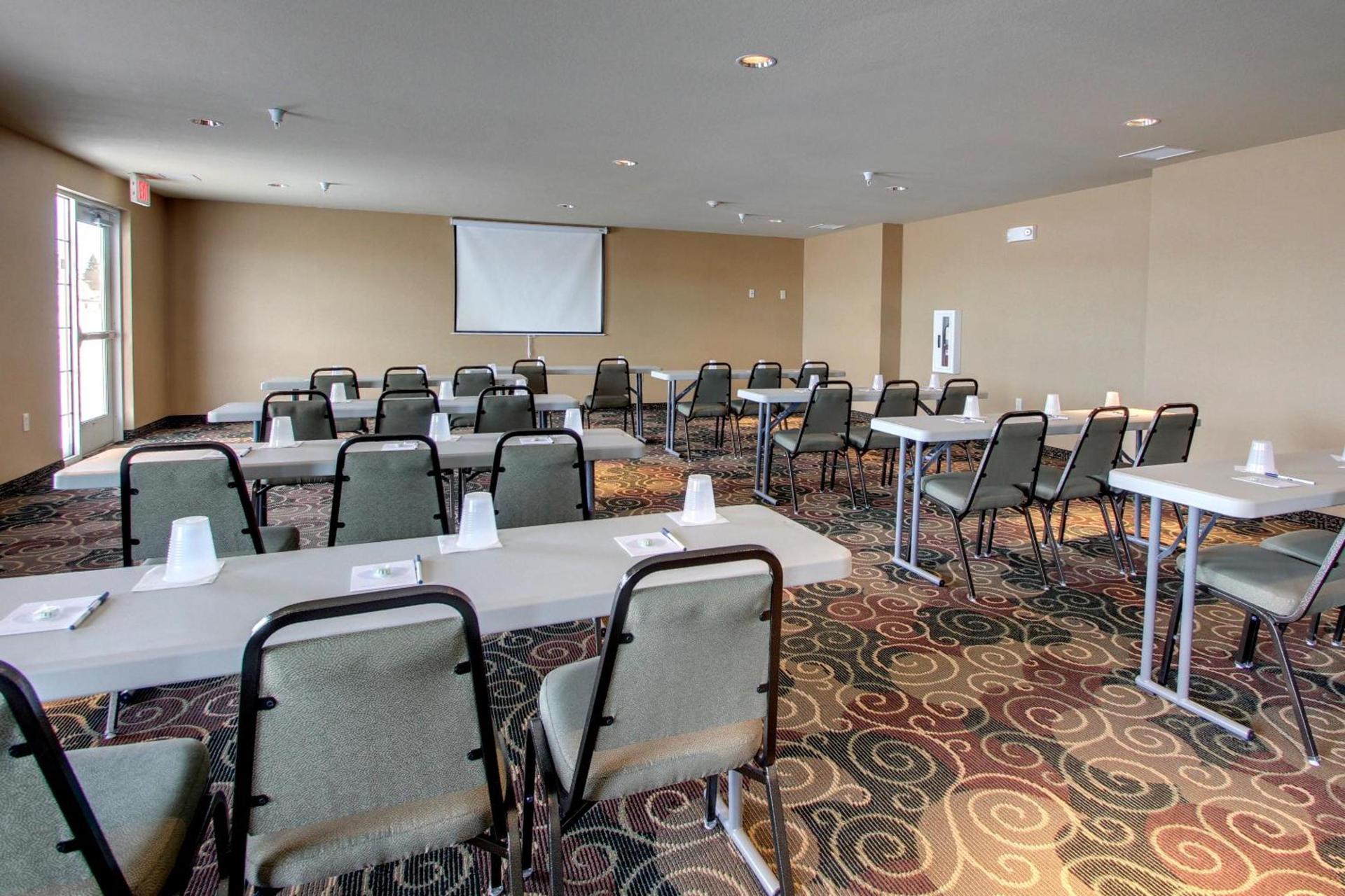 Cobblestone Inn & Suites - Harvey photo 18