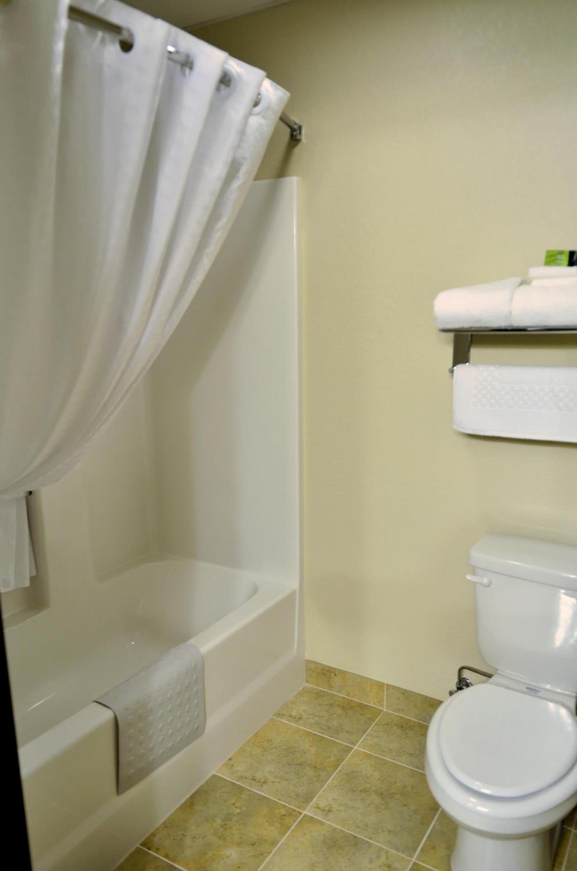 Cobblestone Inn & Suites - Lake View photo 2