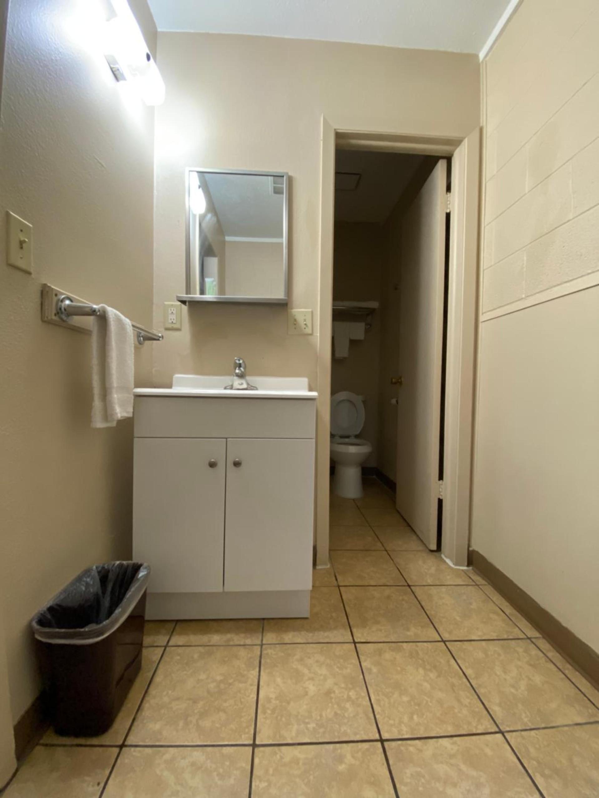 Regency Inn photo 23