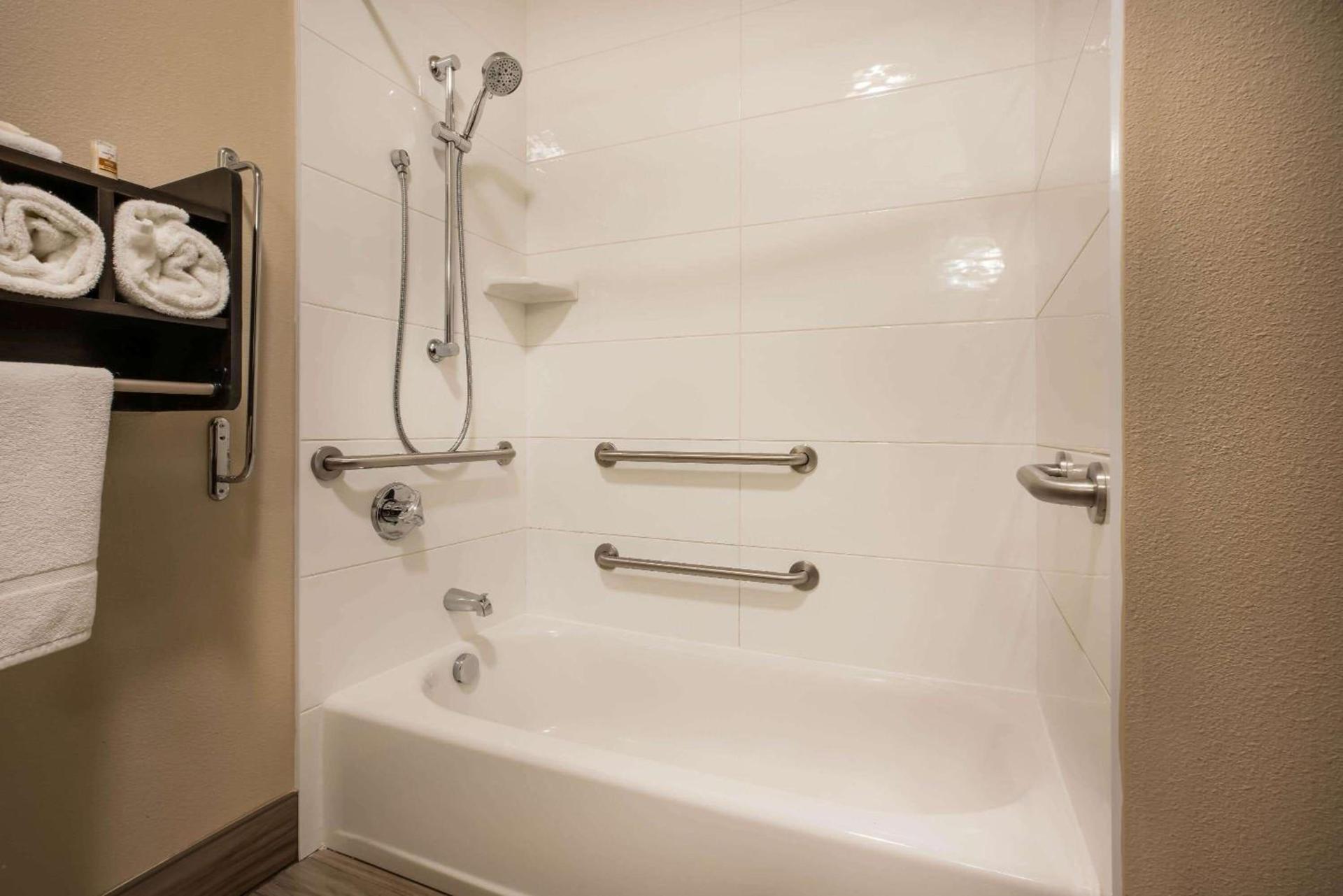 La Quinta by Wyndham Eugene photo 17