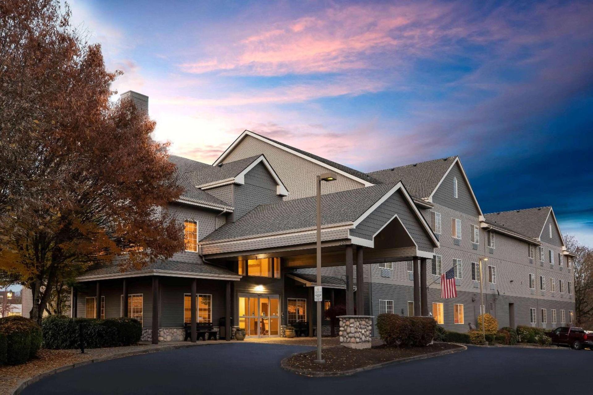 La Quinta by Wyndham Eugene photo 19