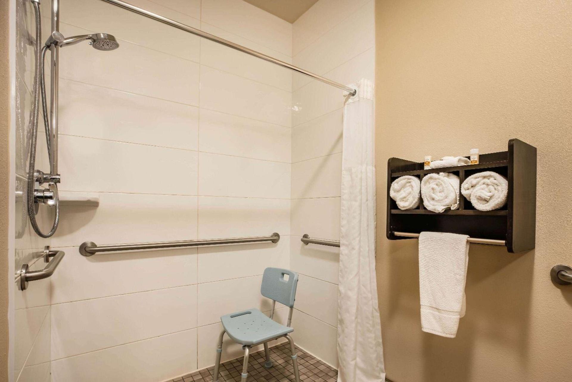 La Quinta by Wyndham Eugene photo 24
