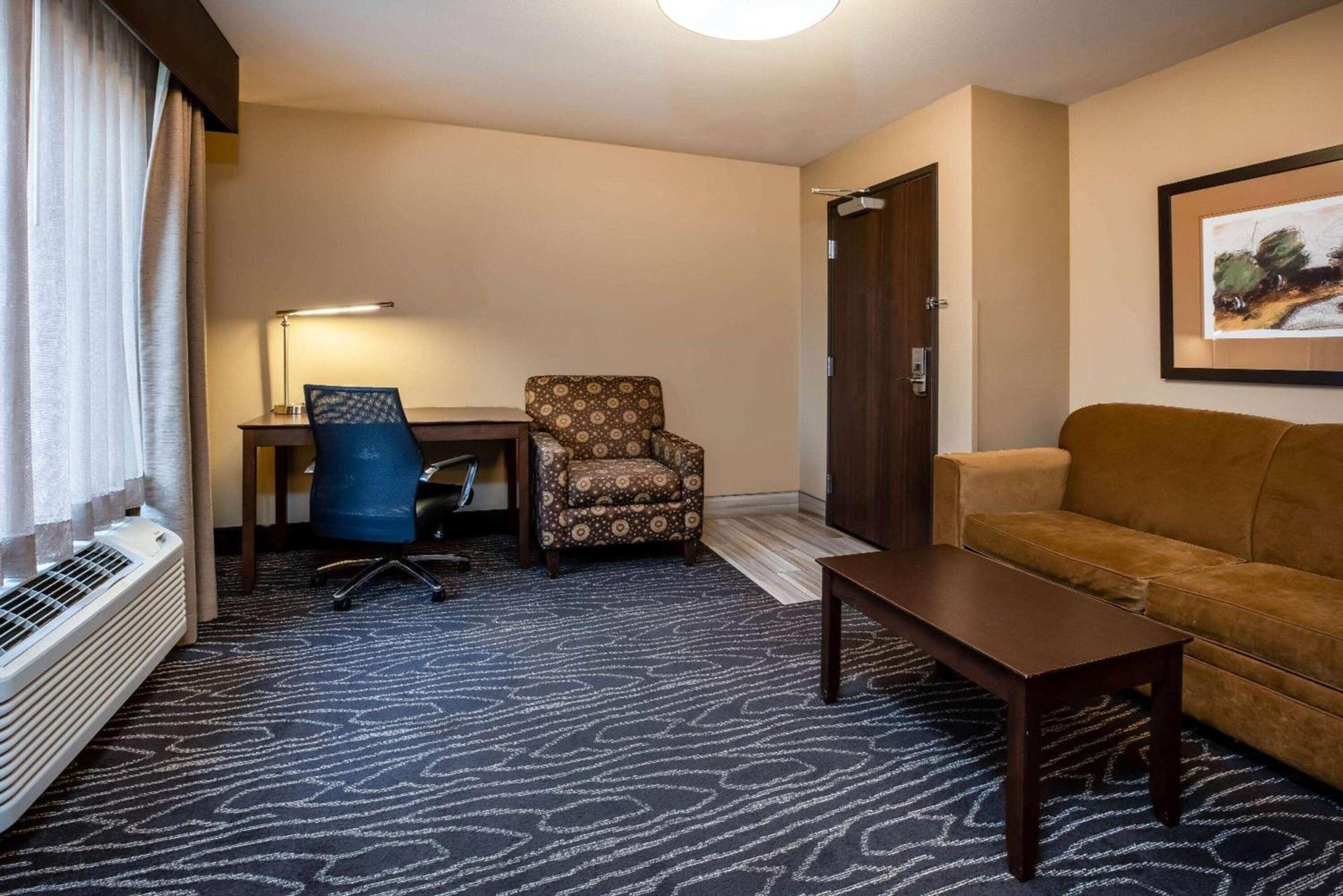 La Quinta by Wyndham Eugene photo 32