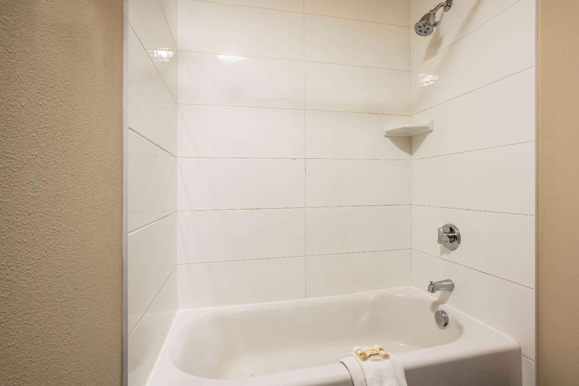 La Quinta by Wyndham Eugene photo 33