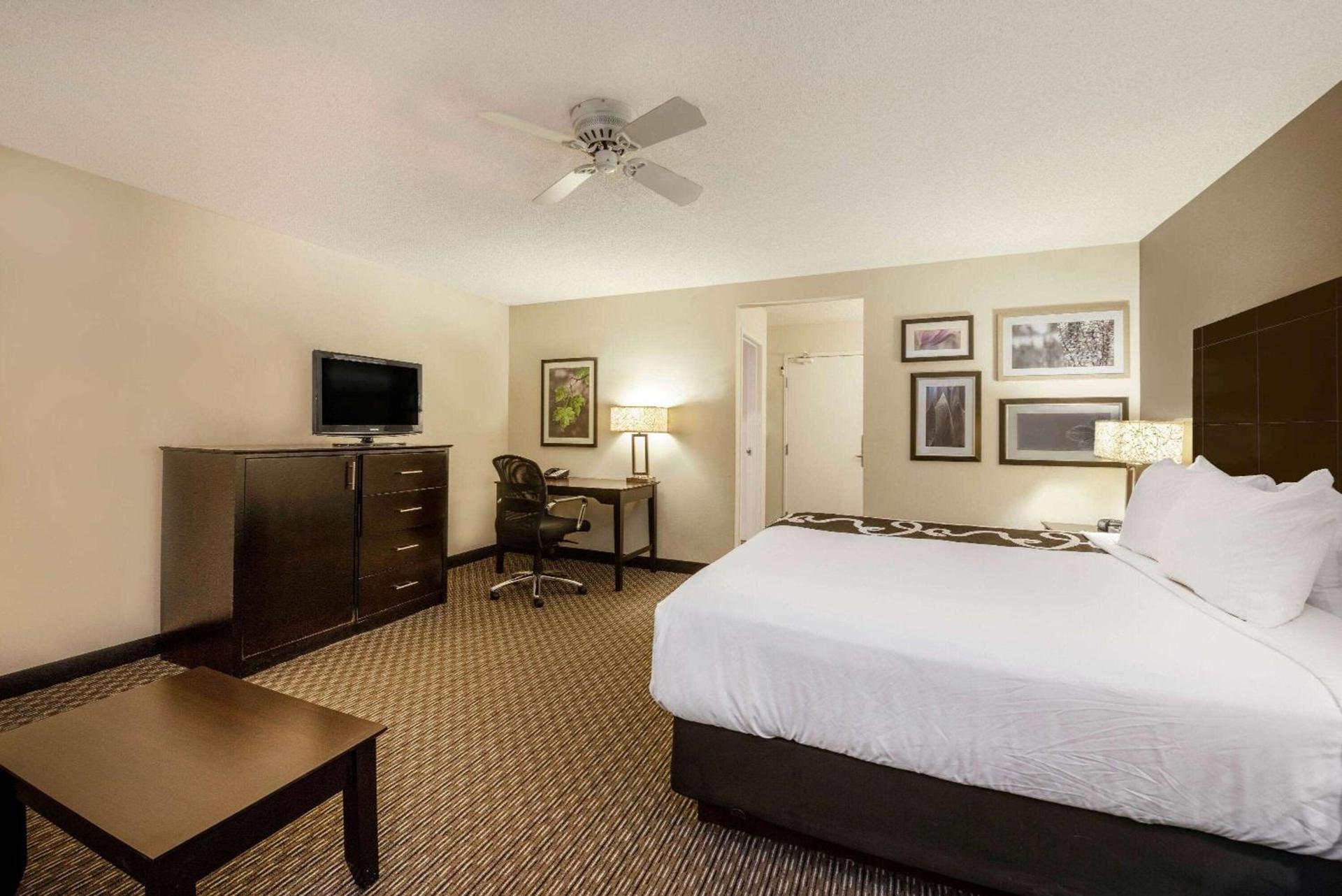 La Quinta by Wyndham Cleveland Macedonia photo 33