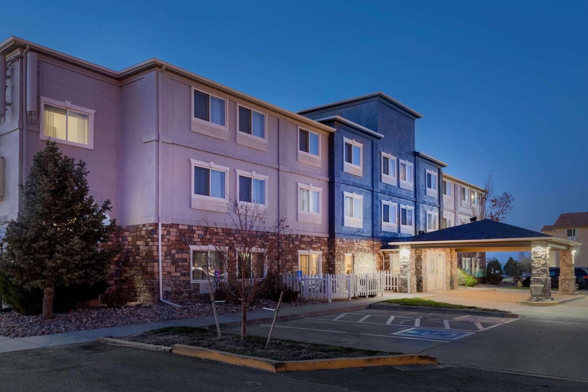 Baymont by Wyndham Henderson-Northeast Denver photo 3