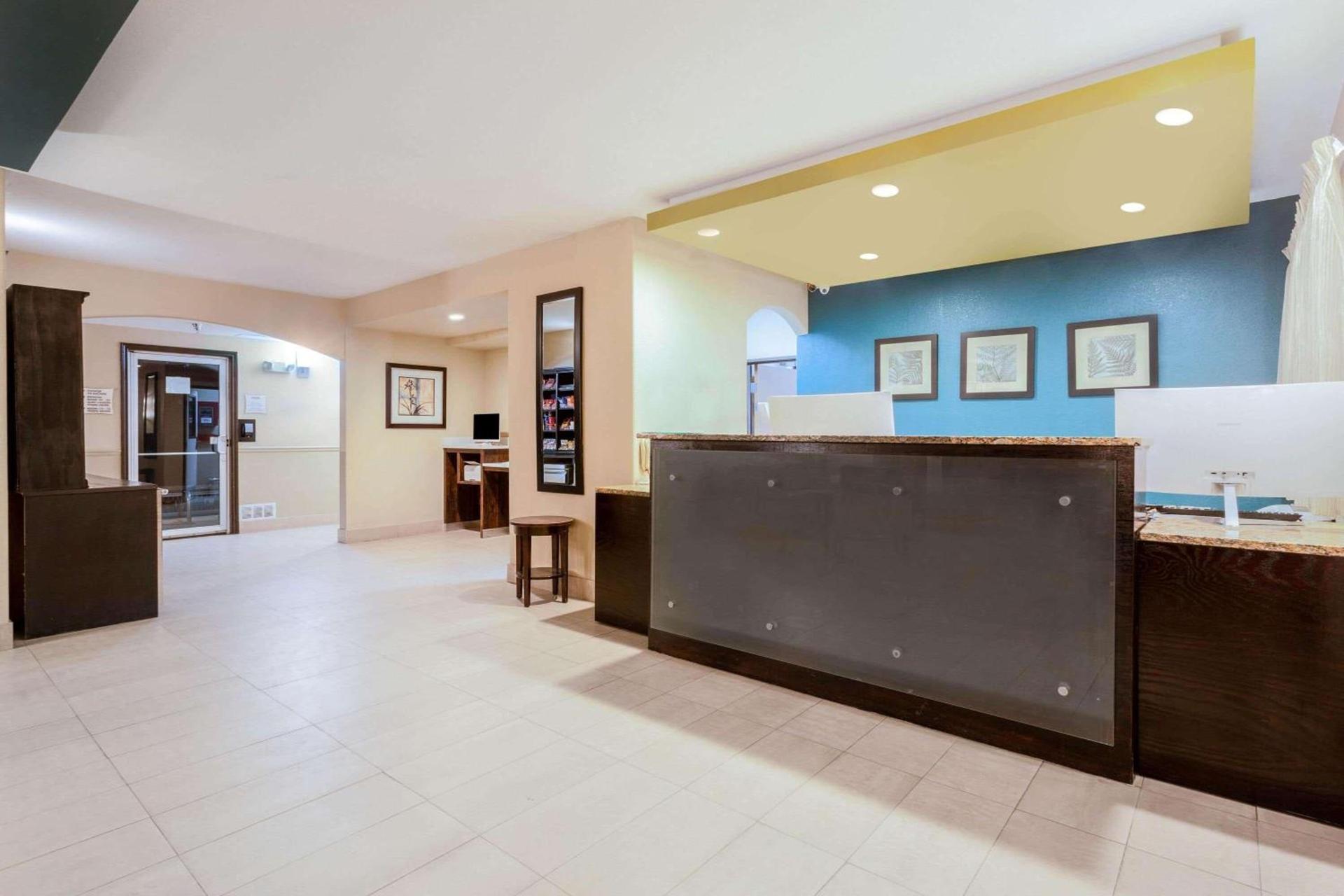 Baymont by Wyndham Henderson-Northeast Denver photo 13