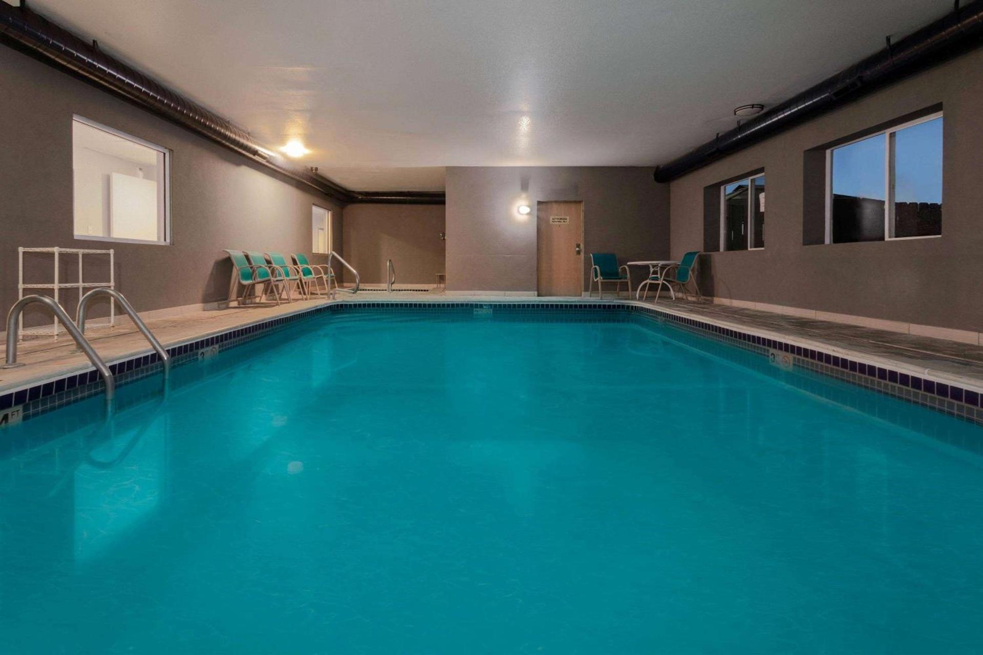 Baymont by Wyndham Henderson-Northeast Denver photo 17