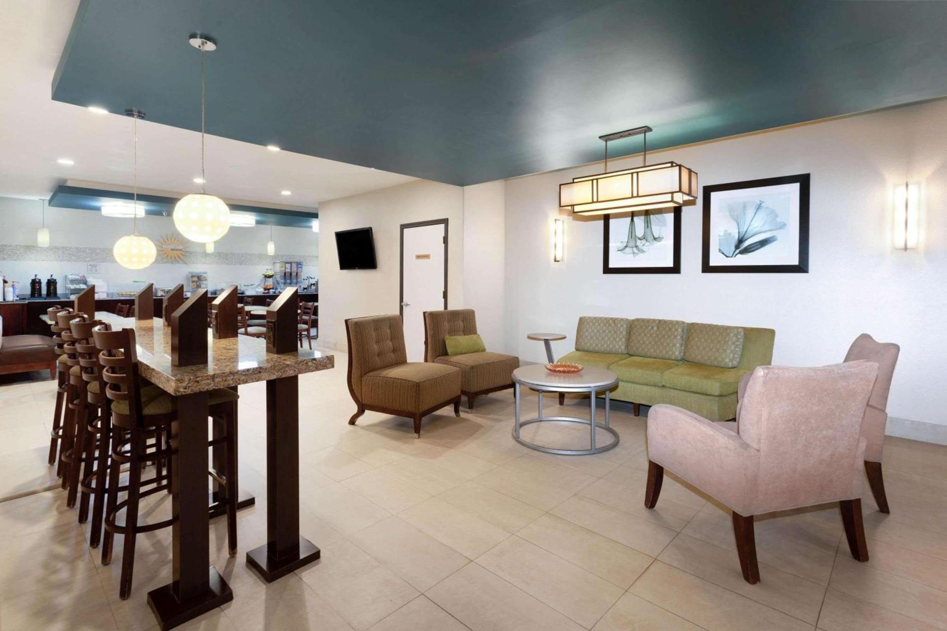 Baymont by Wyndham Henderson-Northeast Denver photo 12