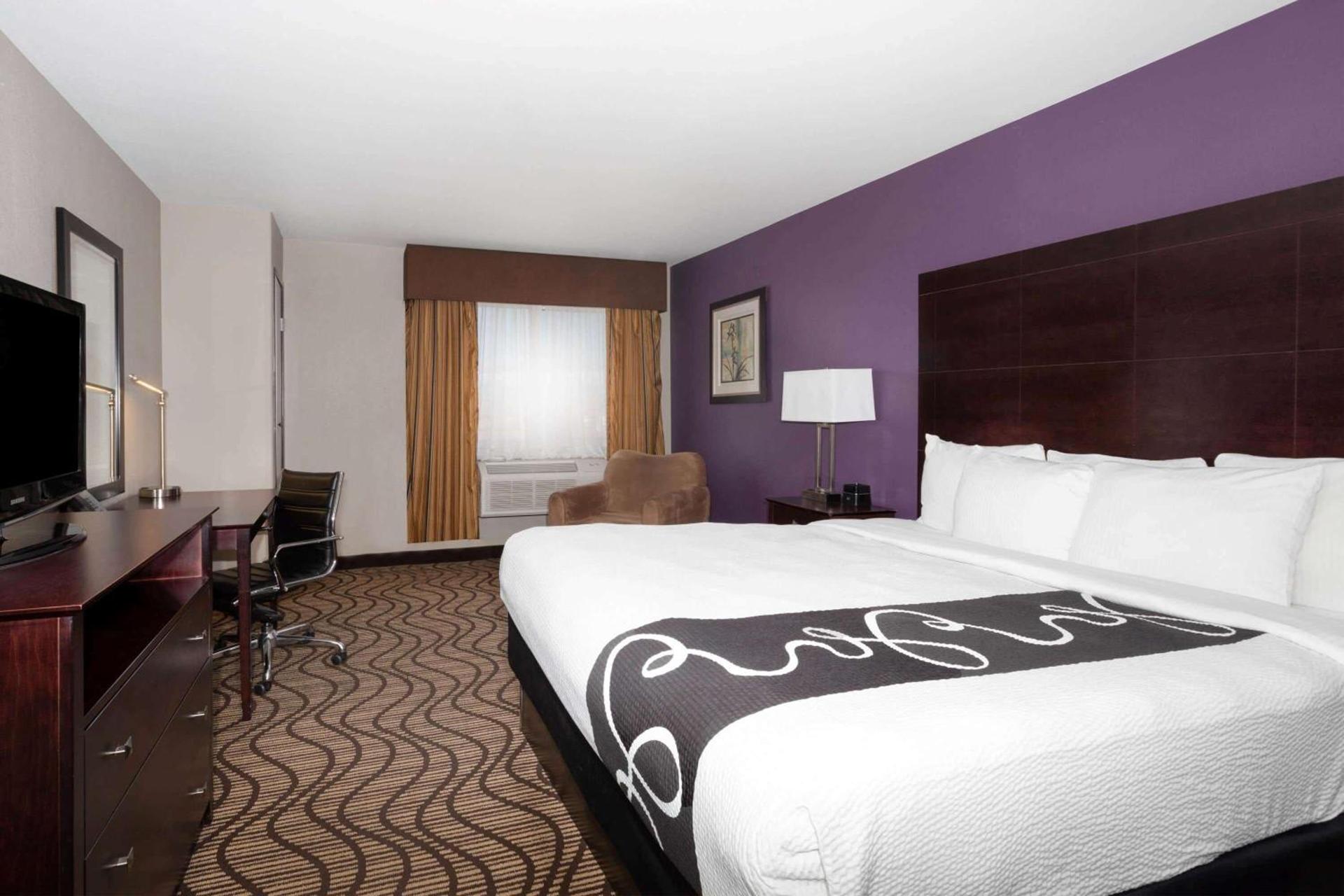 Baymont by Wyndham Henderson-Northeast Denver photo 38