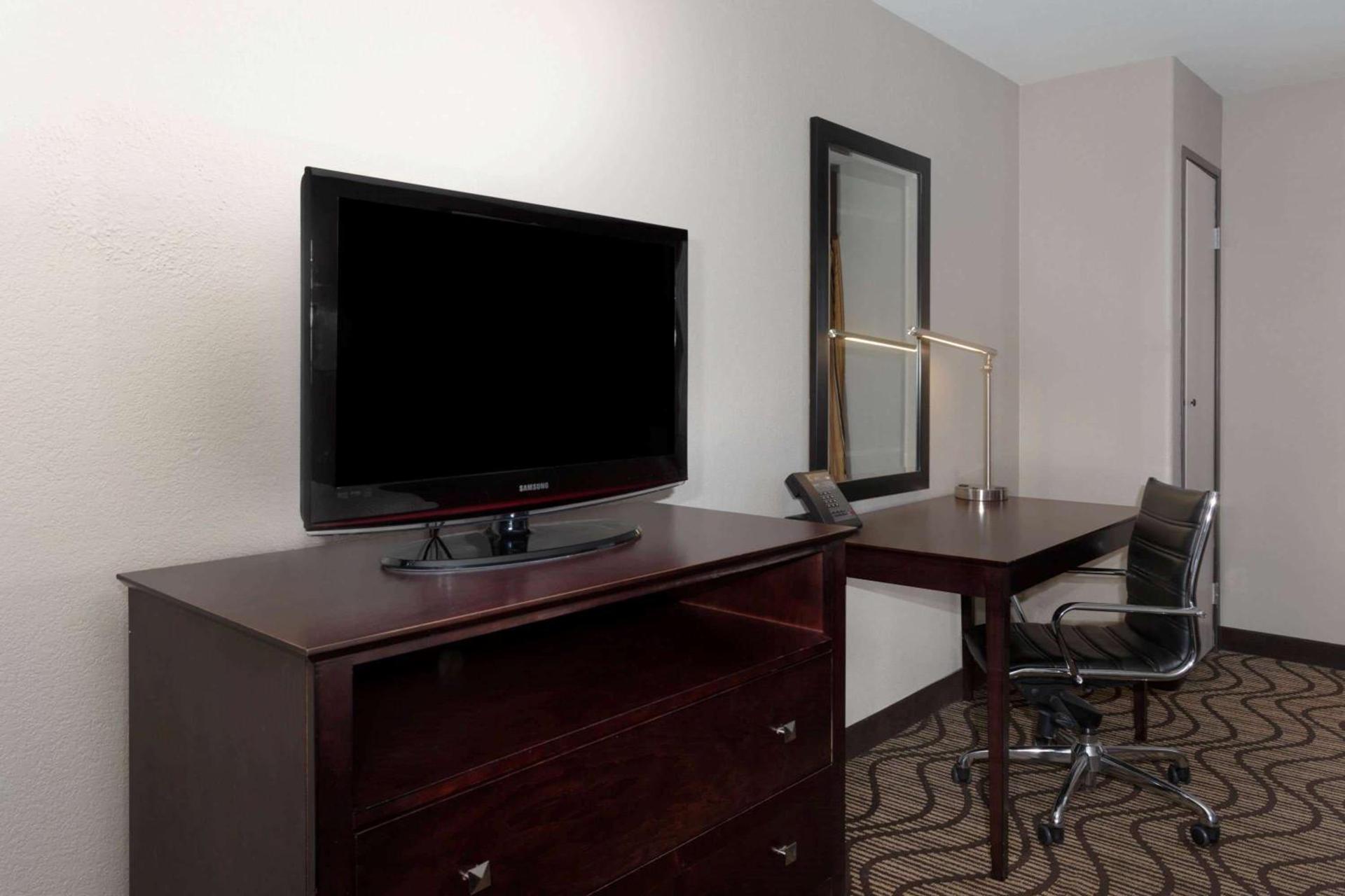 Baymont by Wyndham Henderson-Northeast Denver photo 26