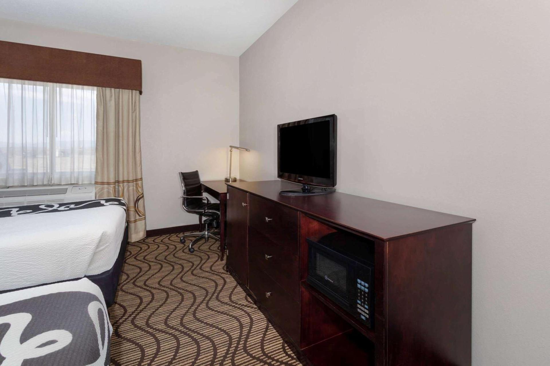 Baymont by Wyndham Henderson-Northeast Denver photo 41