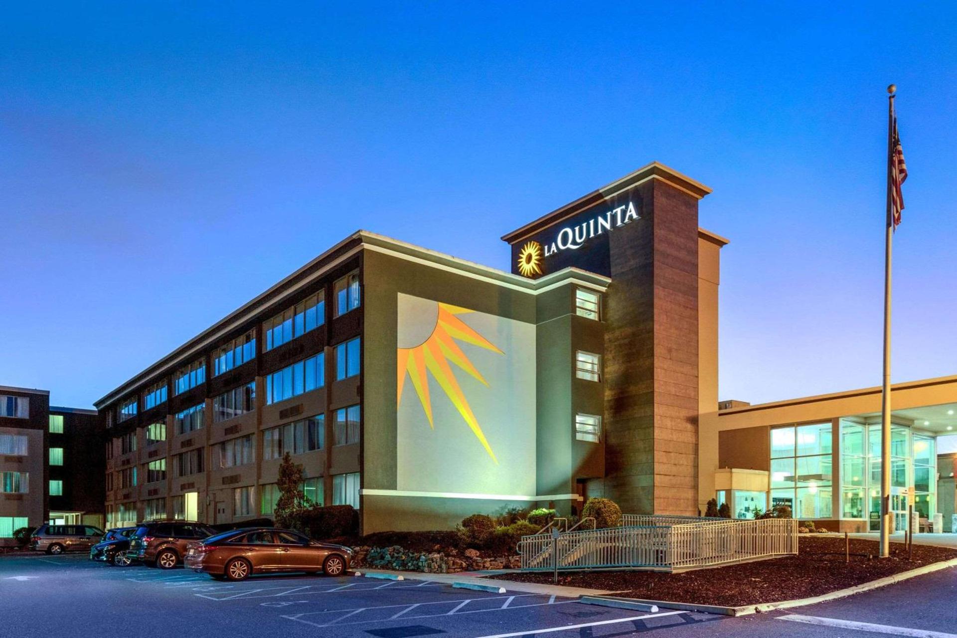 La Quinta by Wyndham Clifton/Rutherford photo 2