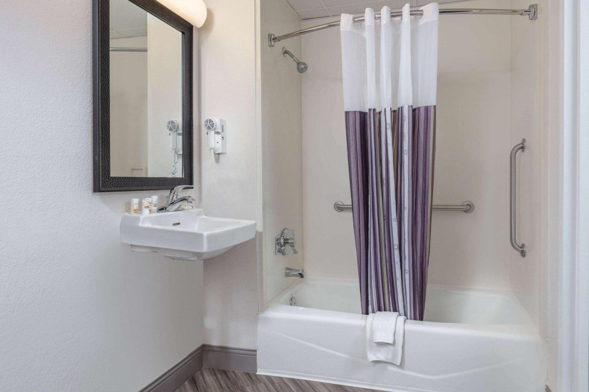 La Quinta by Wyndham Clifton/Rutherford photo 22