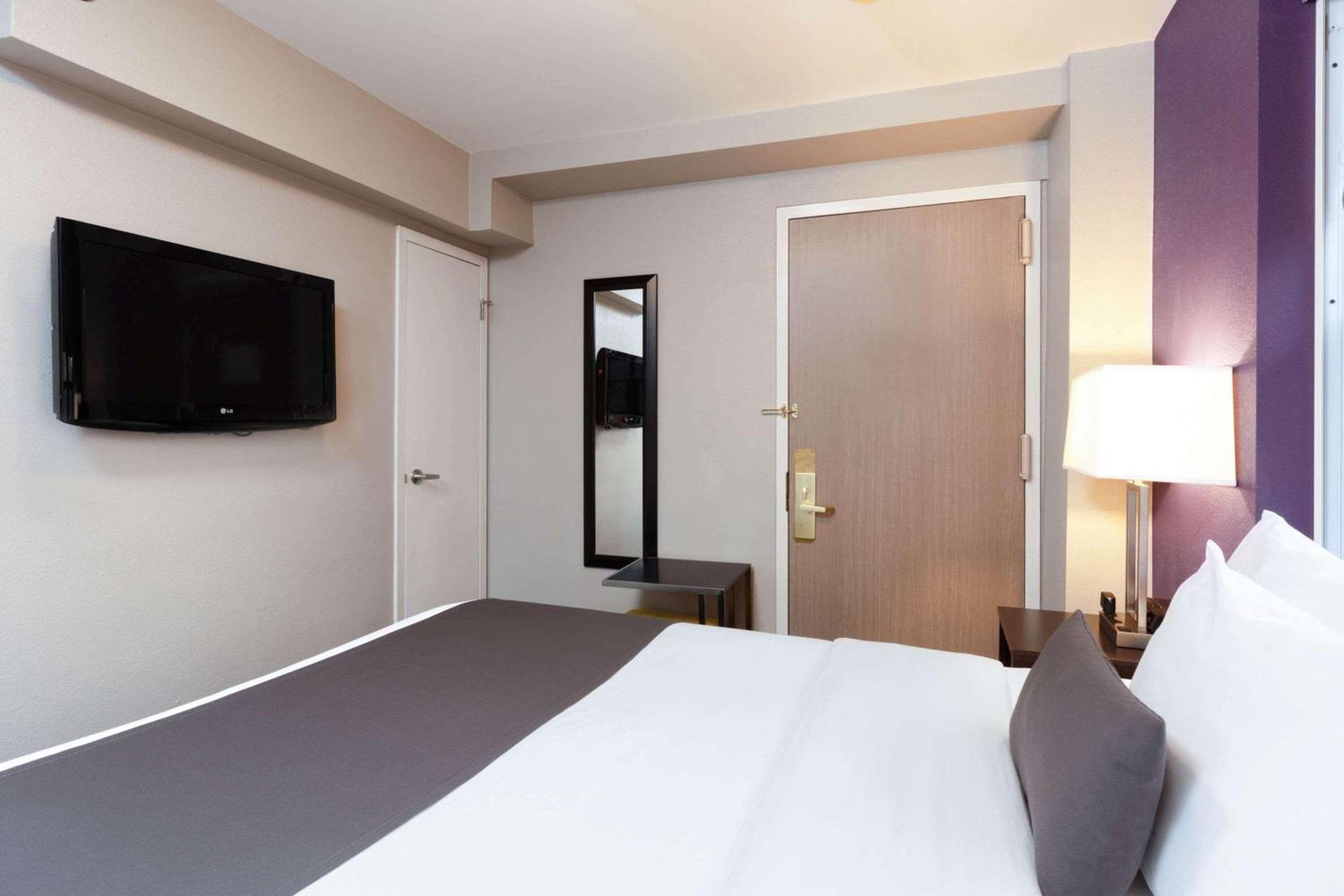 La Quinta by Wyndham New York City Central Park photo 26