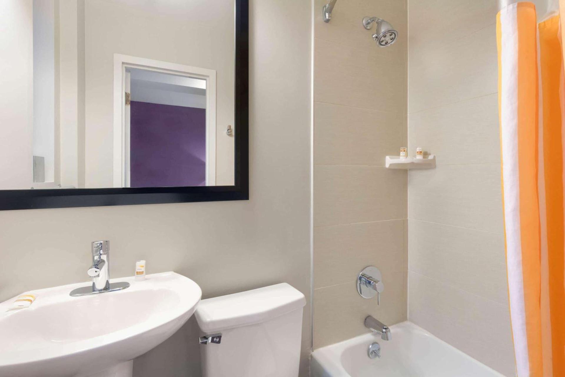 La Quinta by Wyndham New York City Central Park photo 32