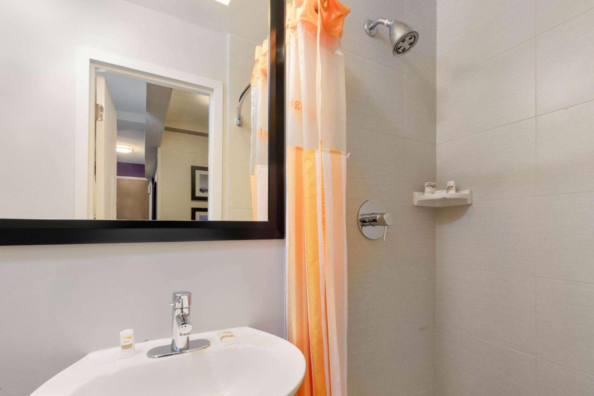 La Quinta by Wyndham New York City Central Park photo 37