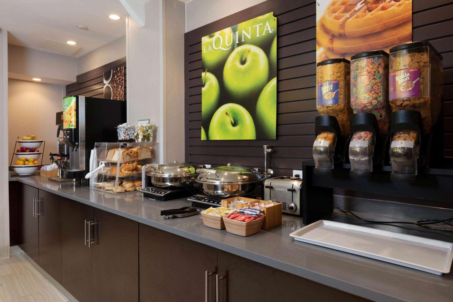 La Quinta by Wyndham New York City Central Park photo 43