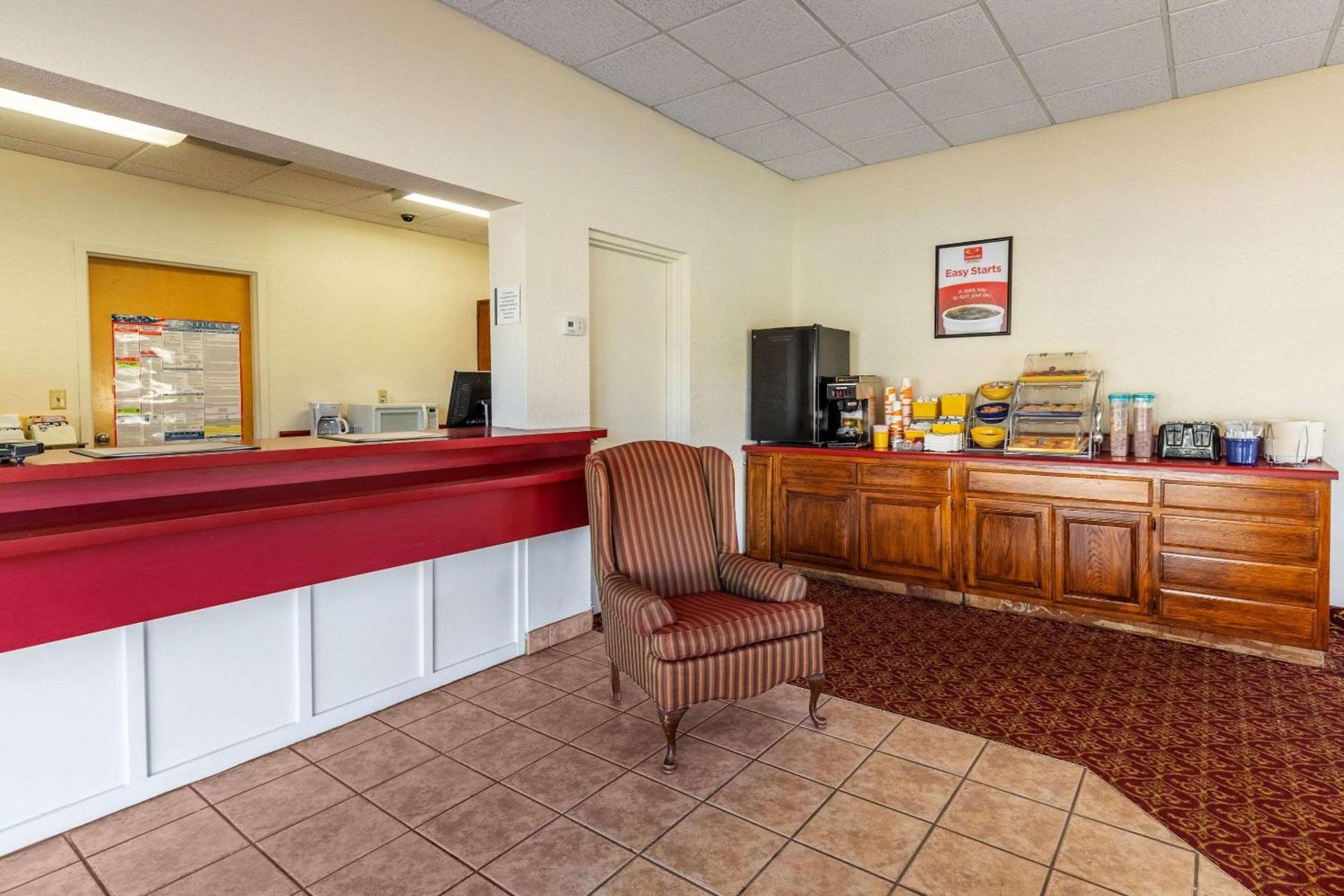 Econo Lodge Middlesboro photo 4