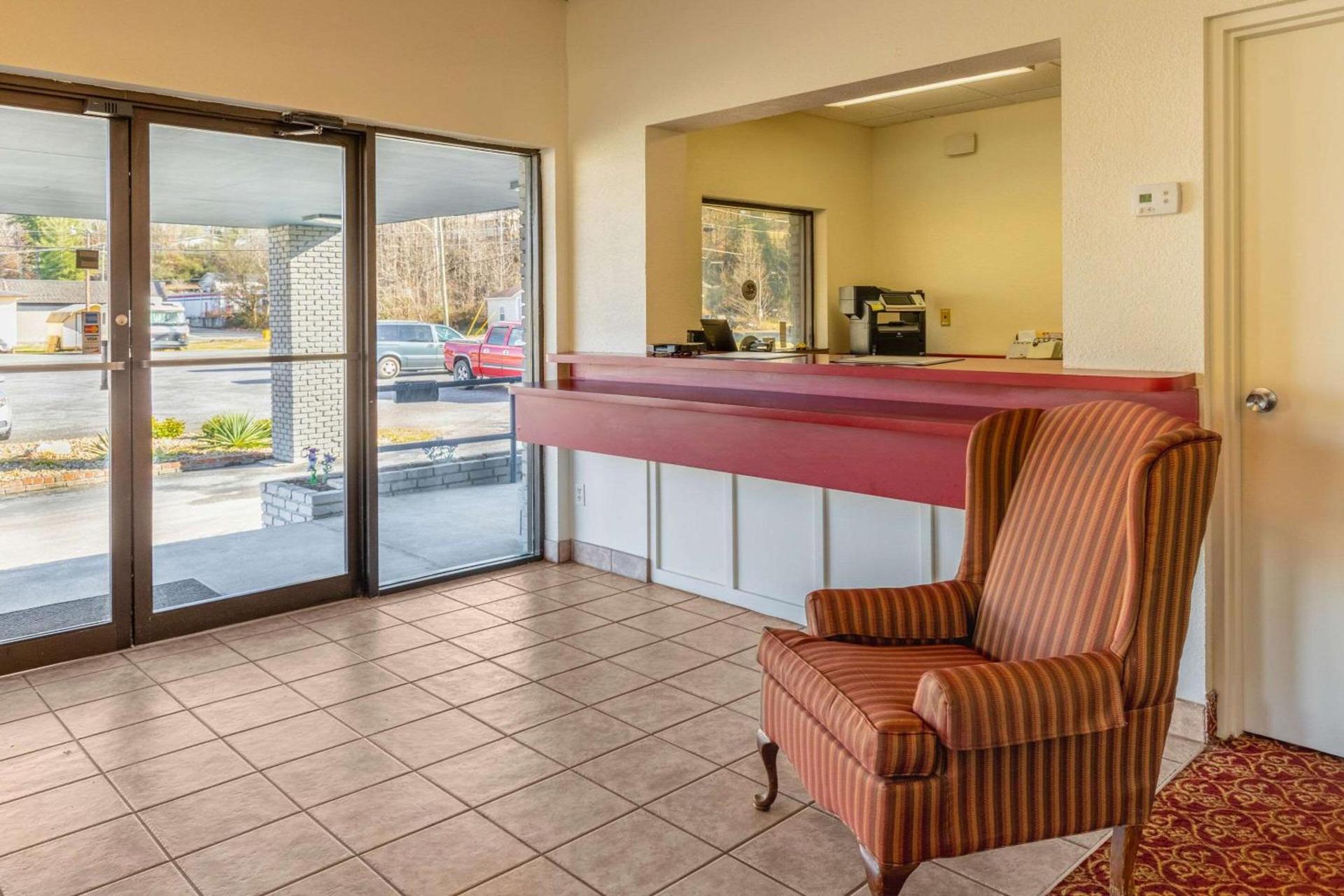 Econo Lodge Middlesboro photo 6