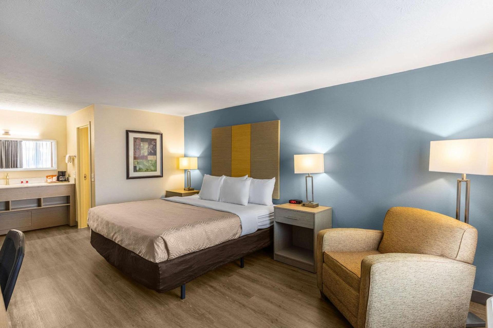 Econo Lodge Middlesboro photo 25