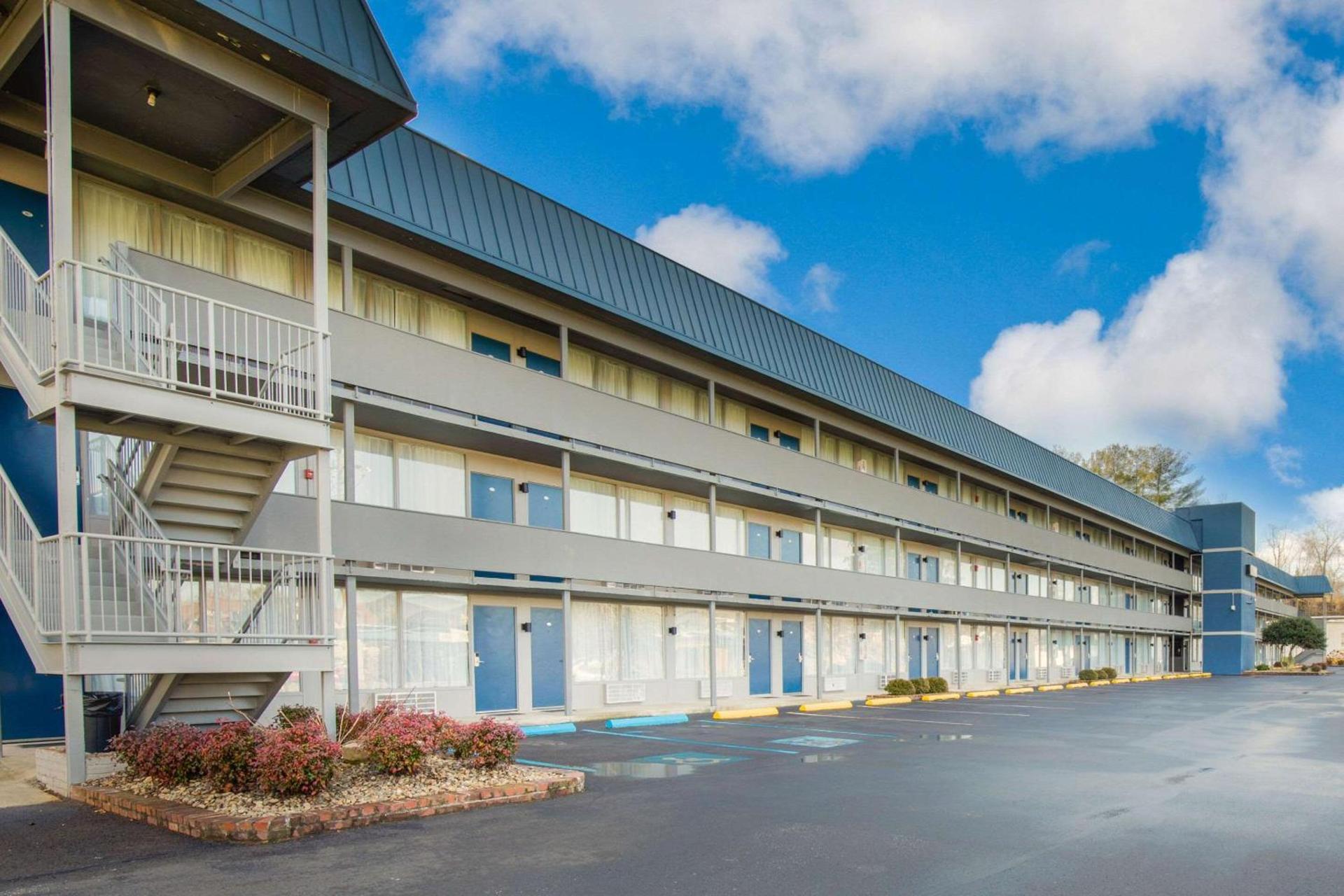 Econo Lodge Middlesboro photo 29