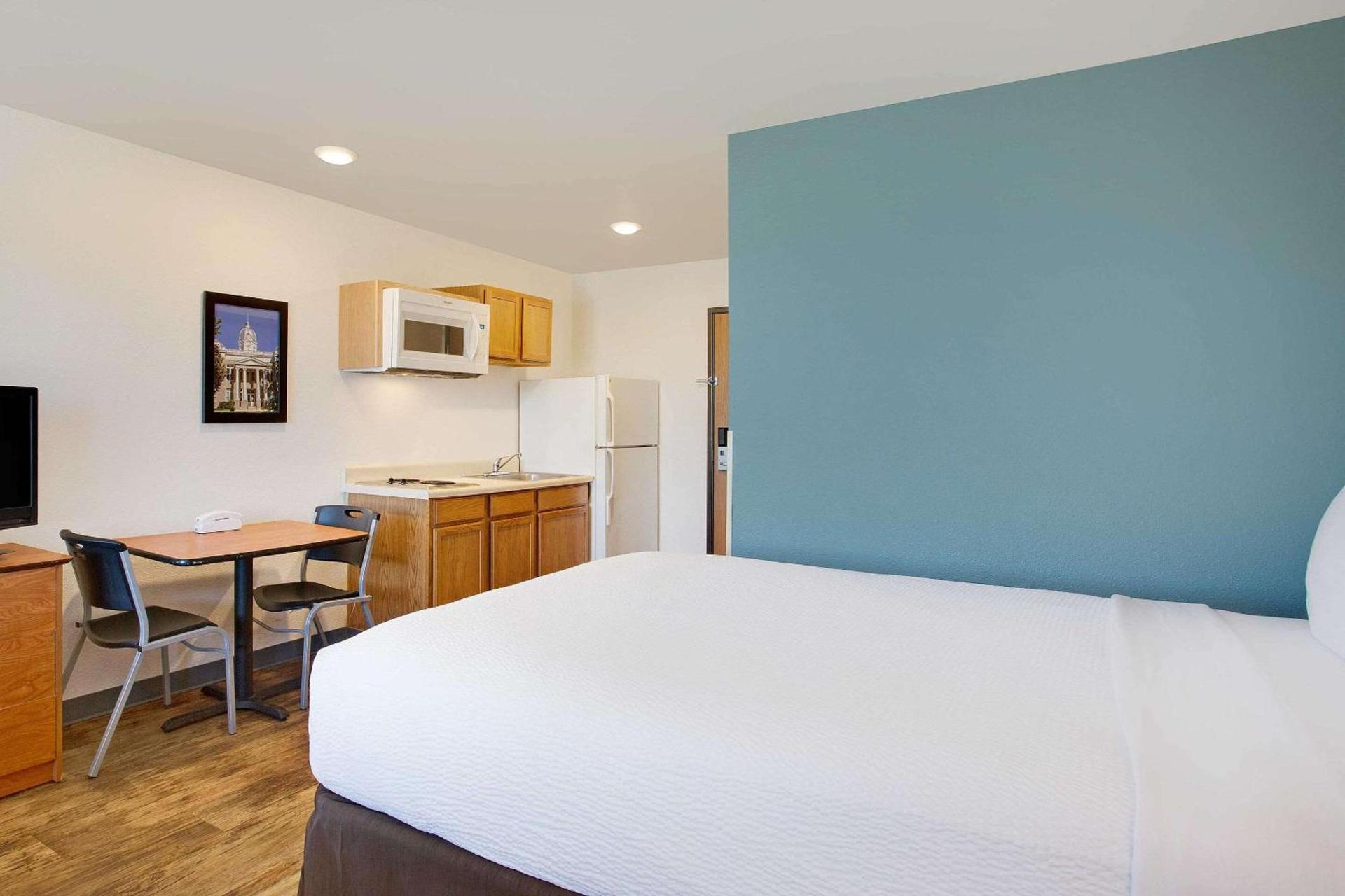 WoodSpring Suites Charlotte Shelby photo 7
