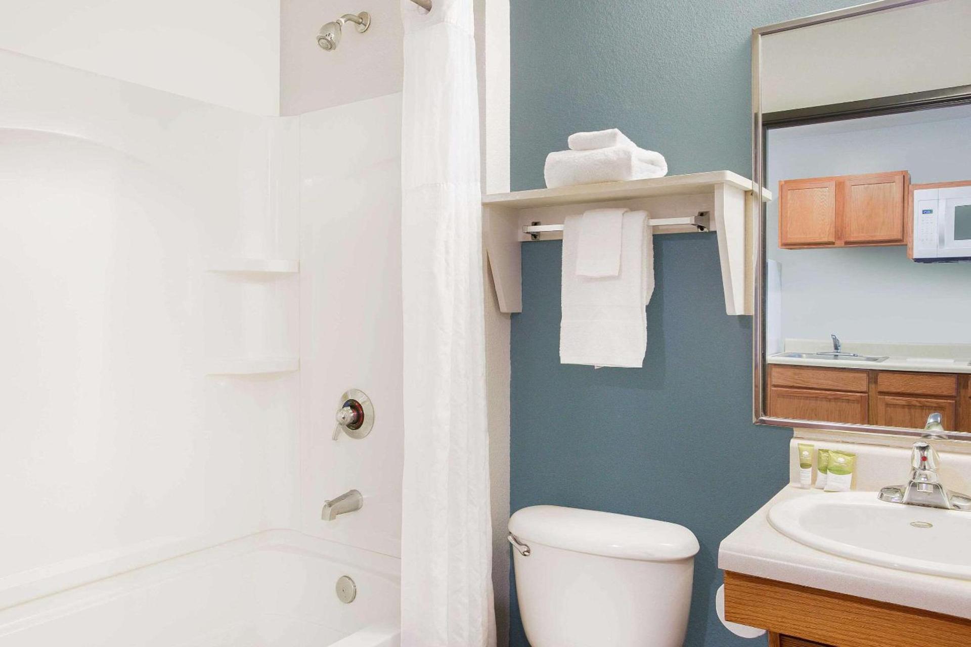 WoodSpring Suites Charlotte Shelby photo 14