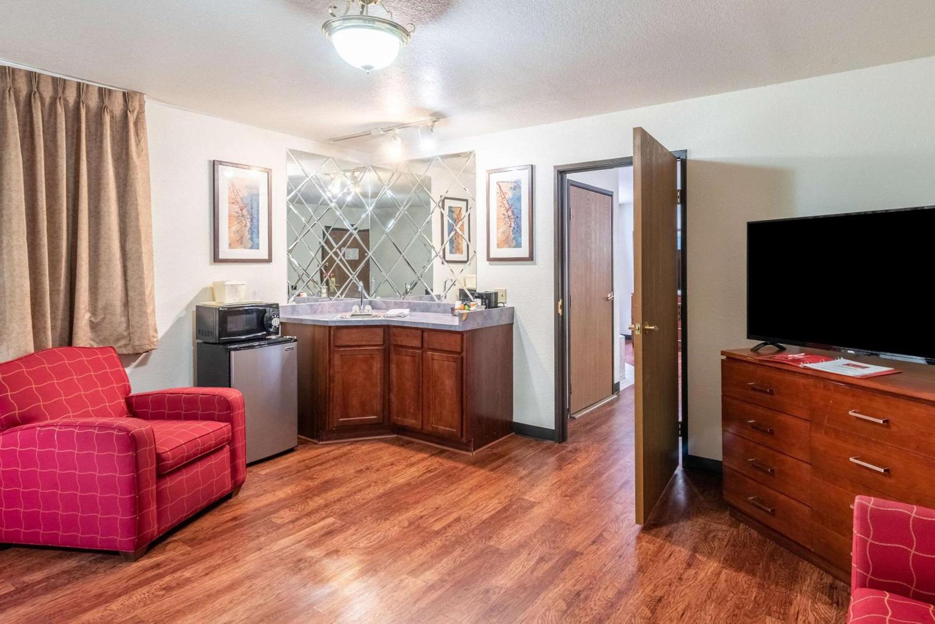 Days Inn by Wyndham Canon City photo 38