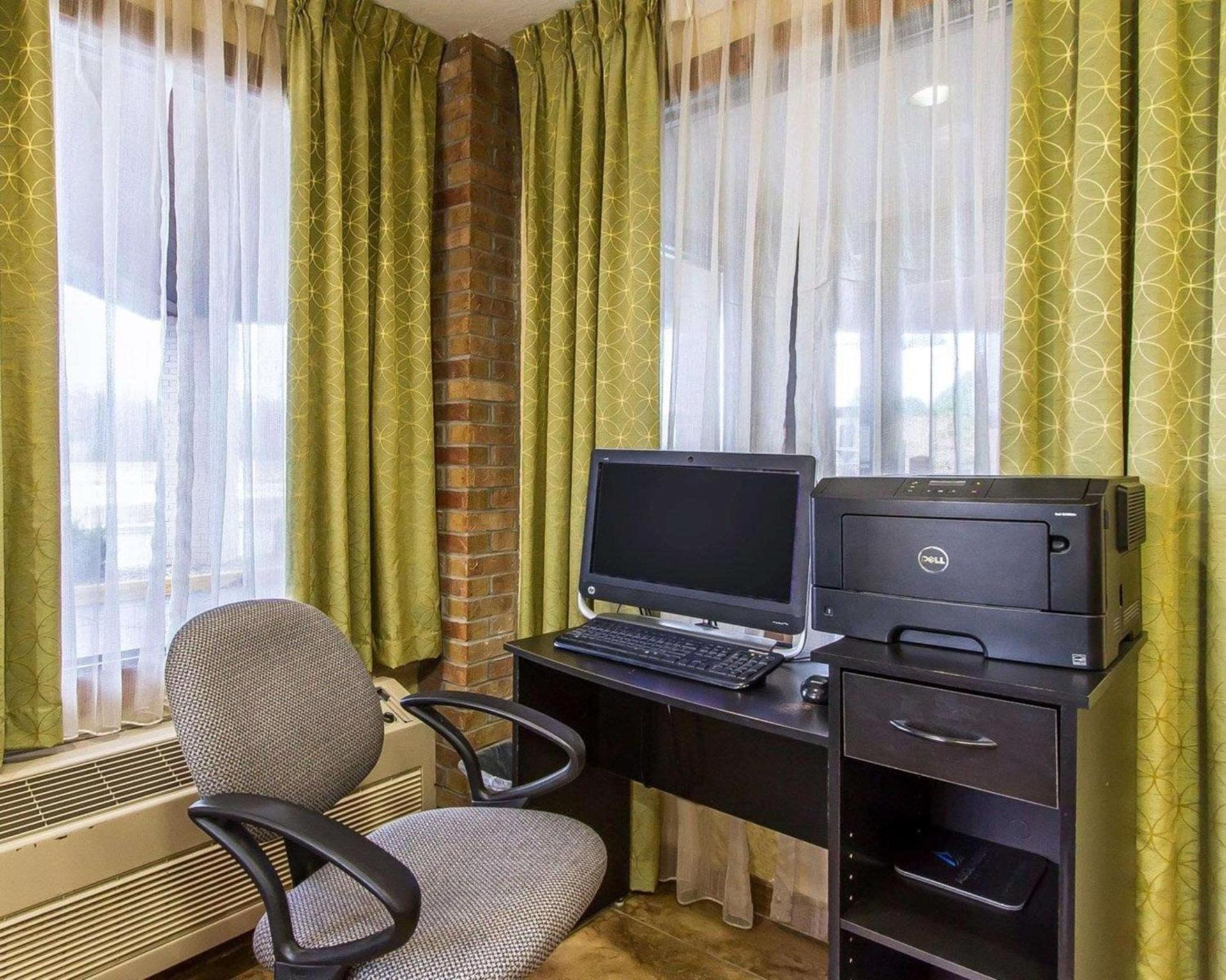 Quality Inn Macomb near University Area photo 28