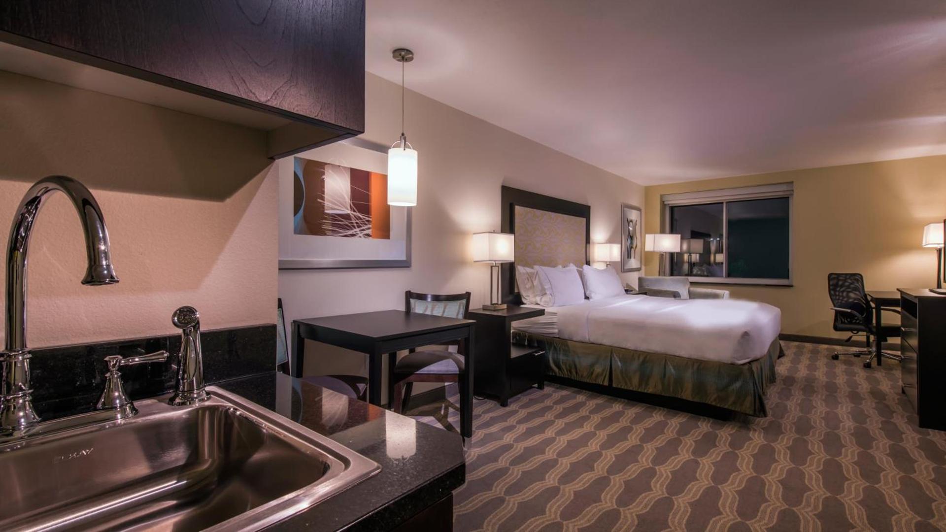 Holiday Inn Express & Suites Colorado Springs Central by IHG photo 45