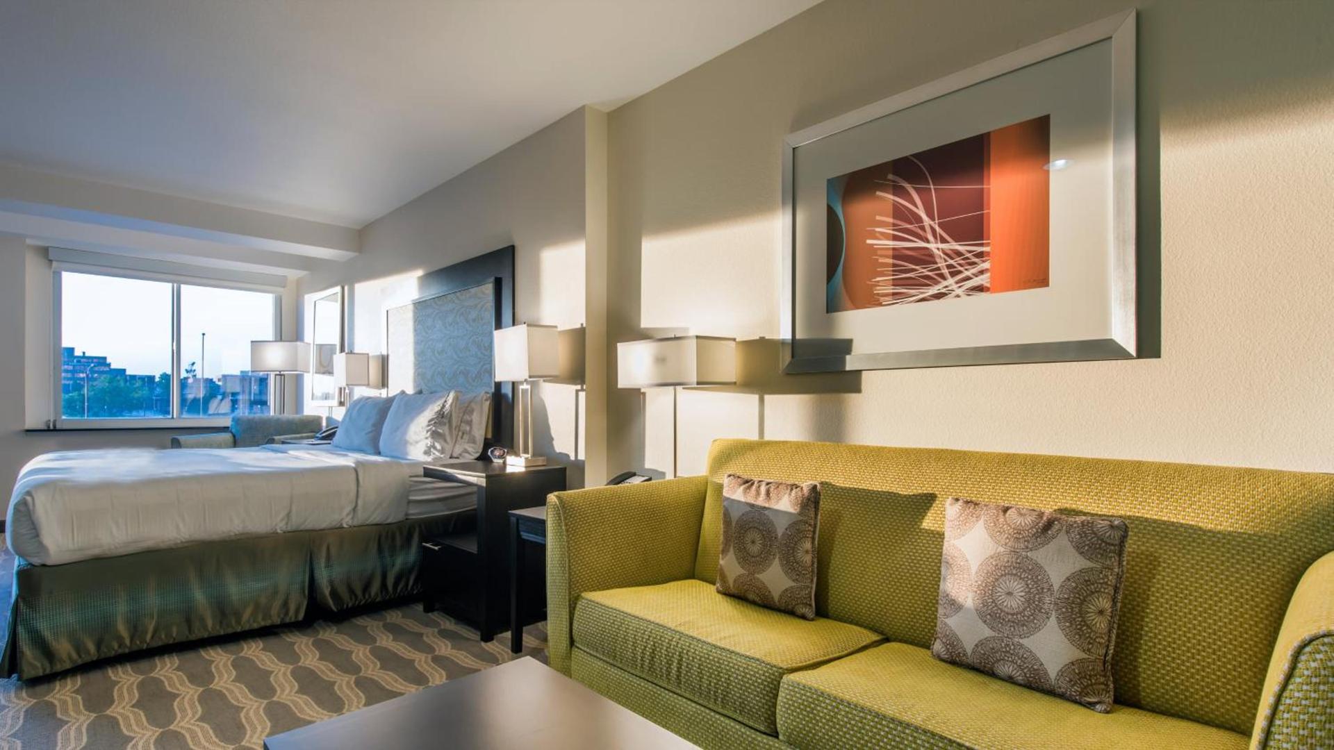 Holiday Inn Express & Suites Colorado Springs Central by IHG photo 58