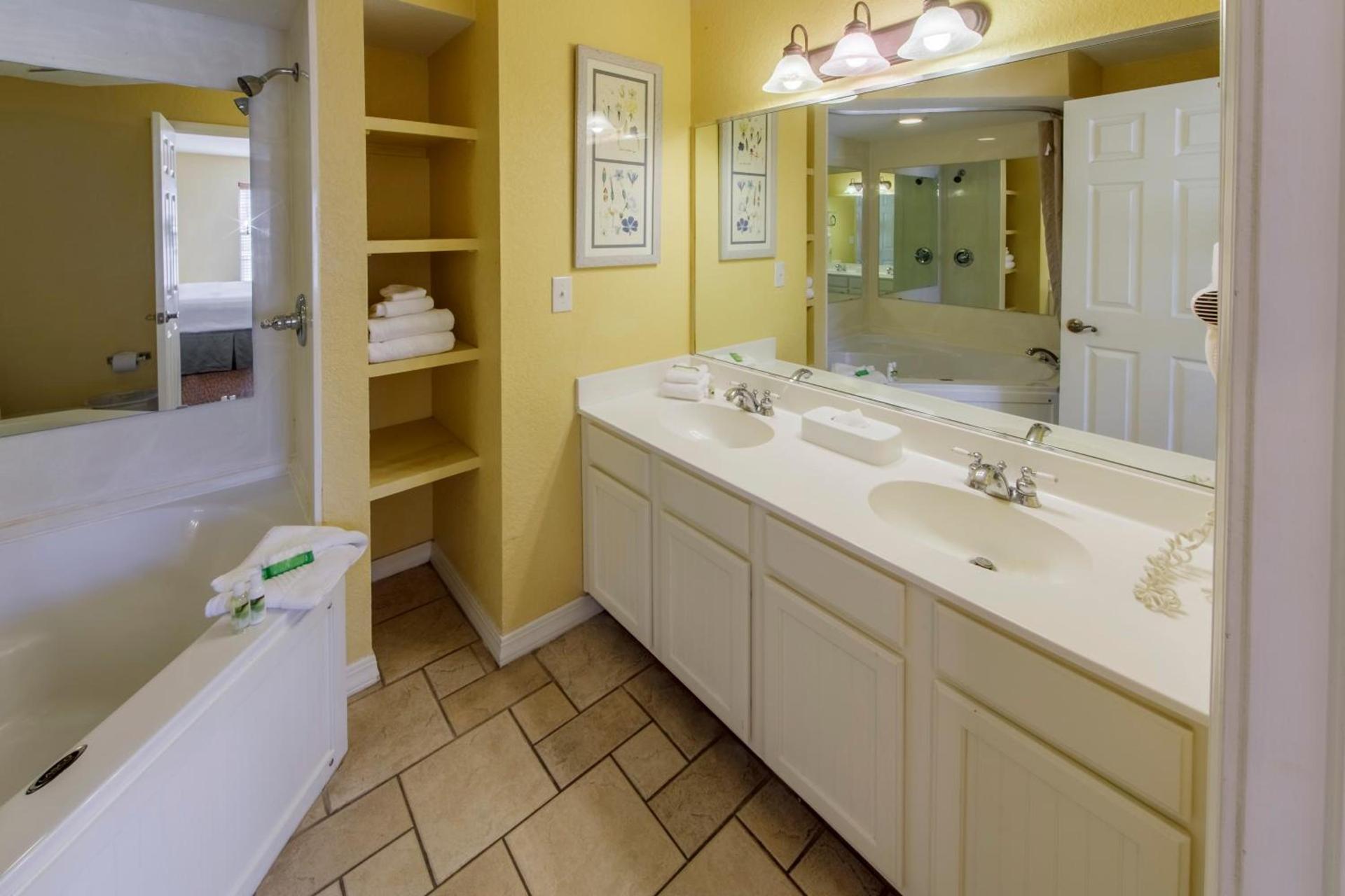 Holiday Inn Club Vacations Piney Shores Resort at Lake Conroe photo 90