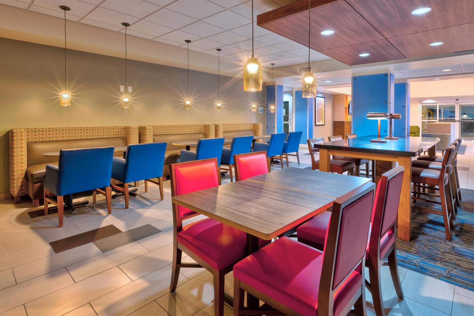 Holiday Inn Express & Suites - Effingham by IHG photo 6