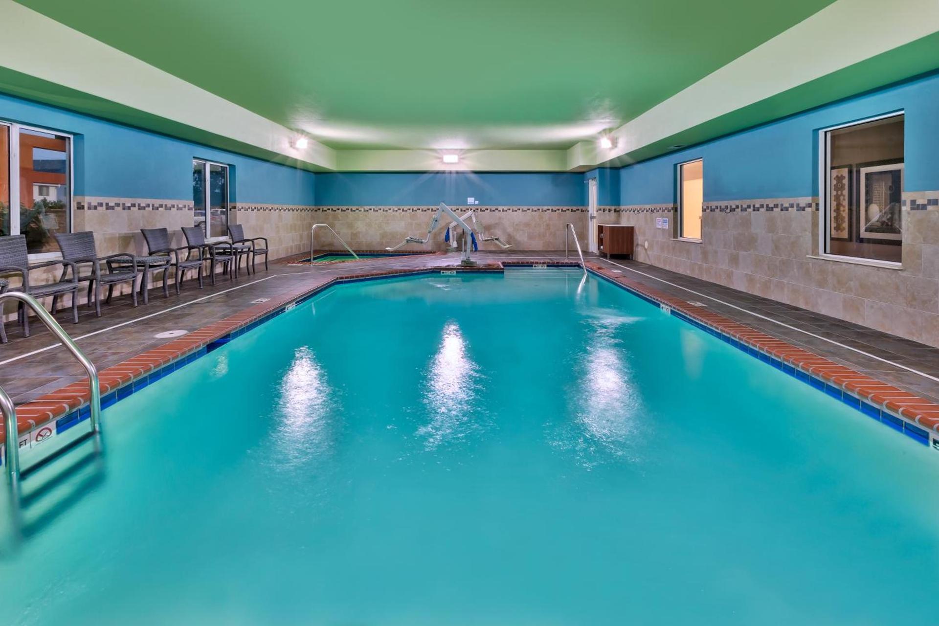Holiday Inn Express & Suites - Effingham by IHG photo 9