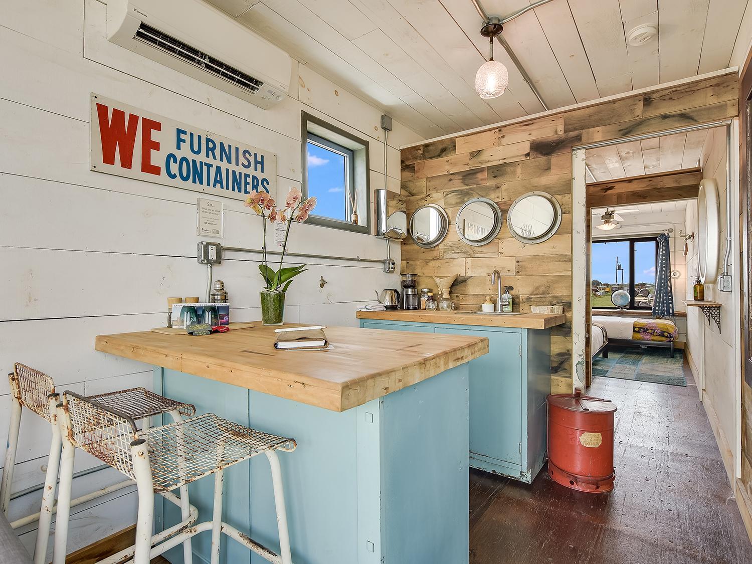 FlopHouze Shipping Container Hotel photo 14