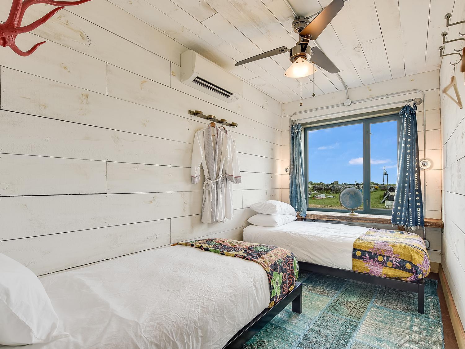 FlopHouze Shipping Container Hotel photo 9