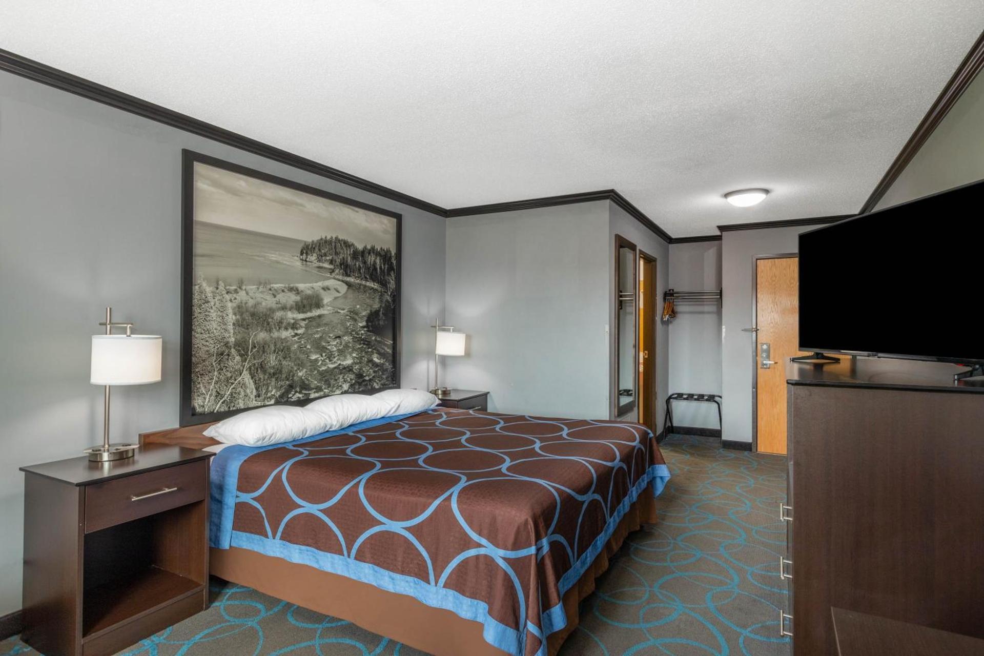 Super 8 by Wyndham Duluth photo 16