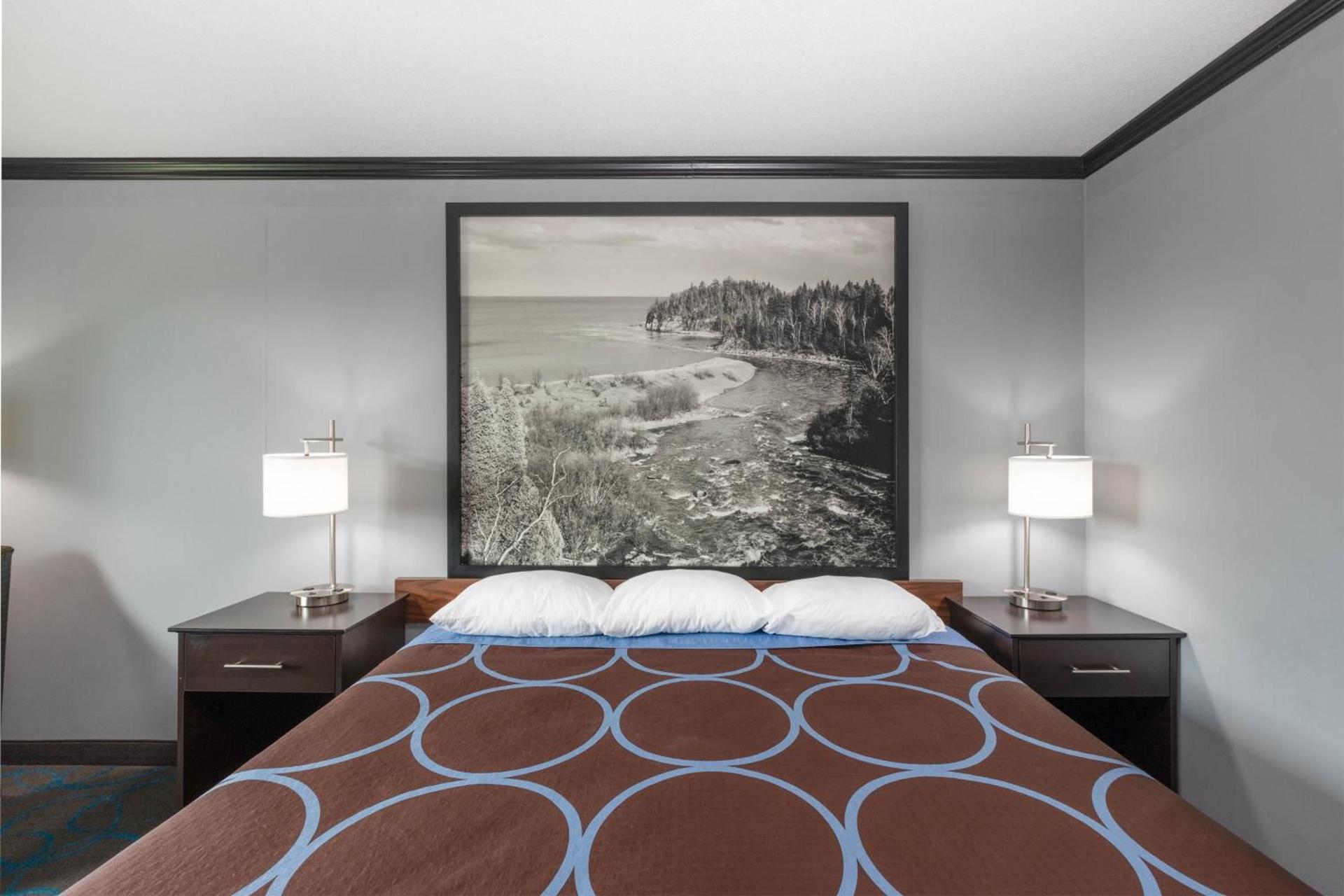 Super 8 by Wyndham Duluth photo 17