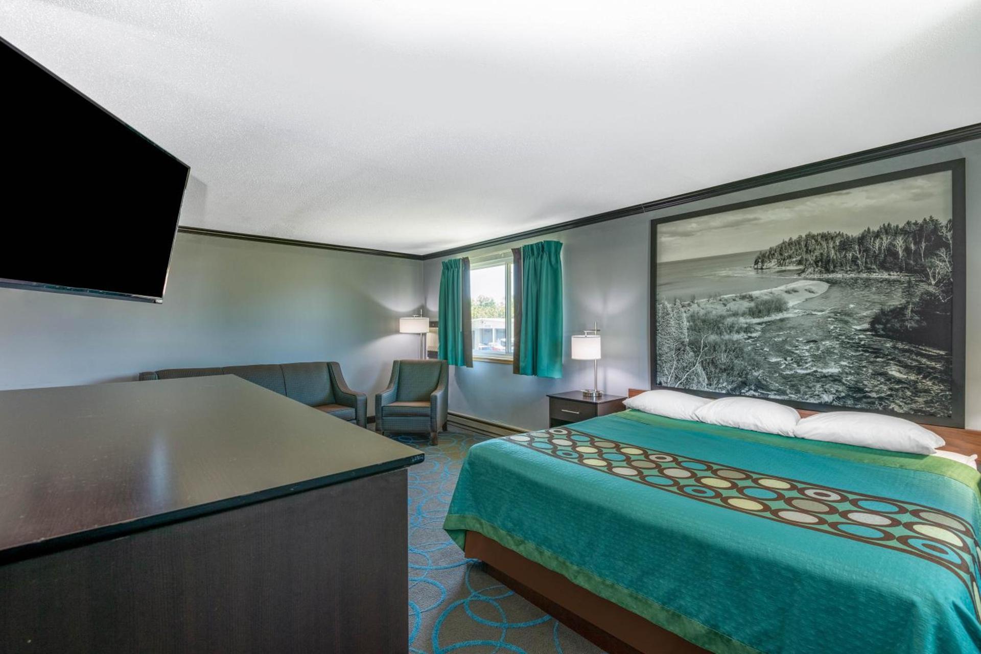 Super 8 by Wyndham Duluth photo 13