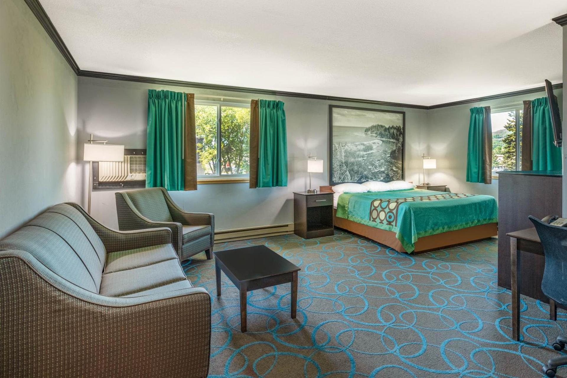 Super 8 by Wyndham Duluth photo 12