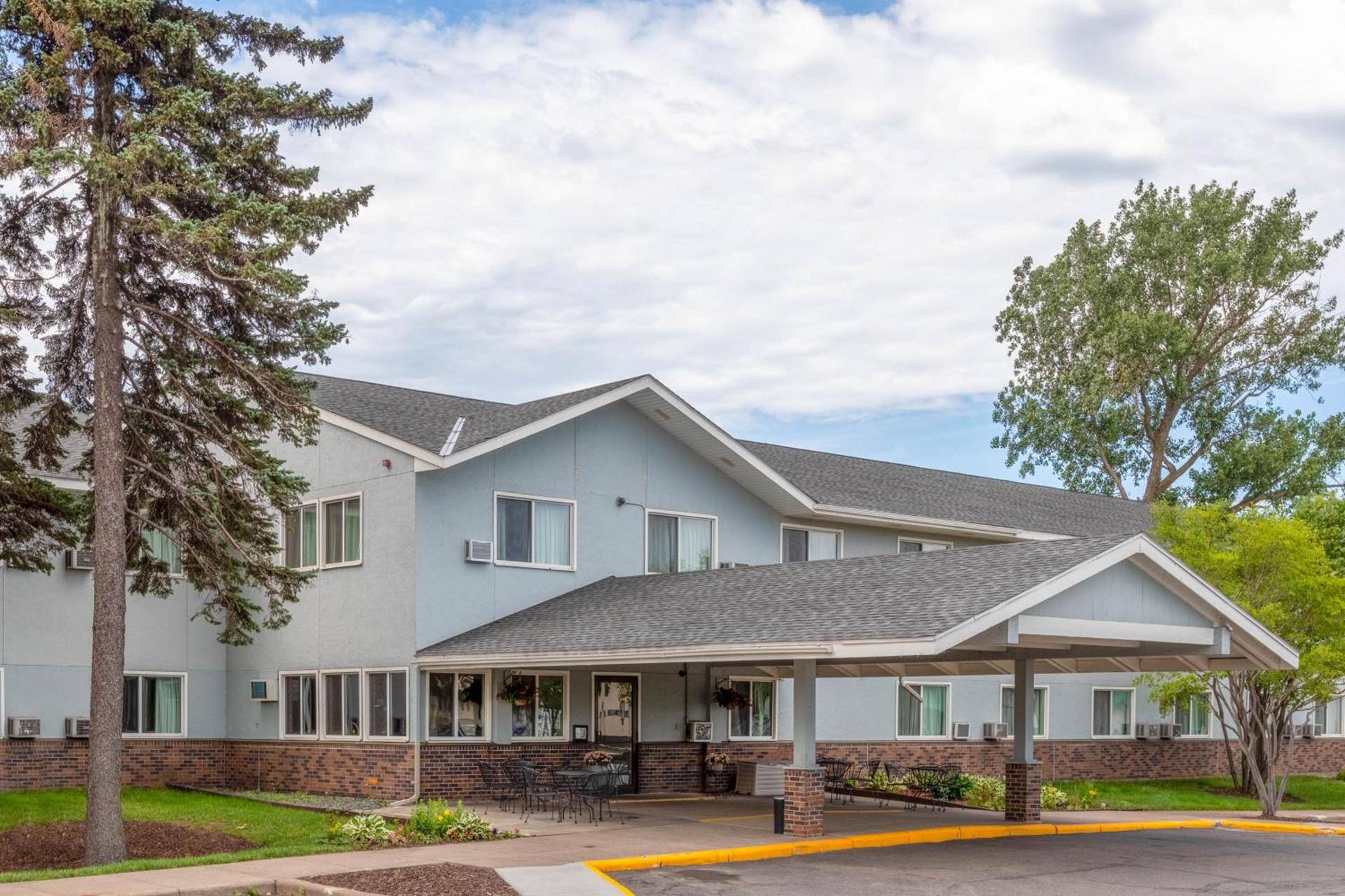 Super 8 by Wyndham Duluth photo 30