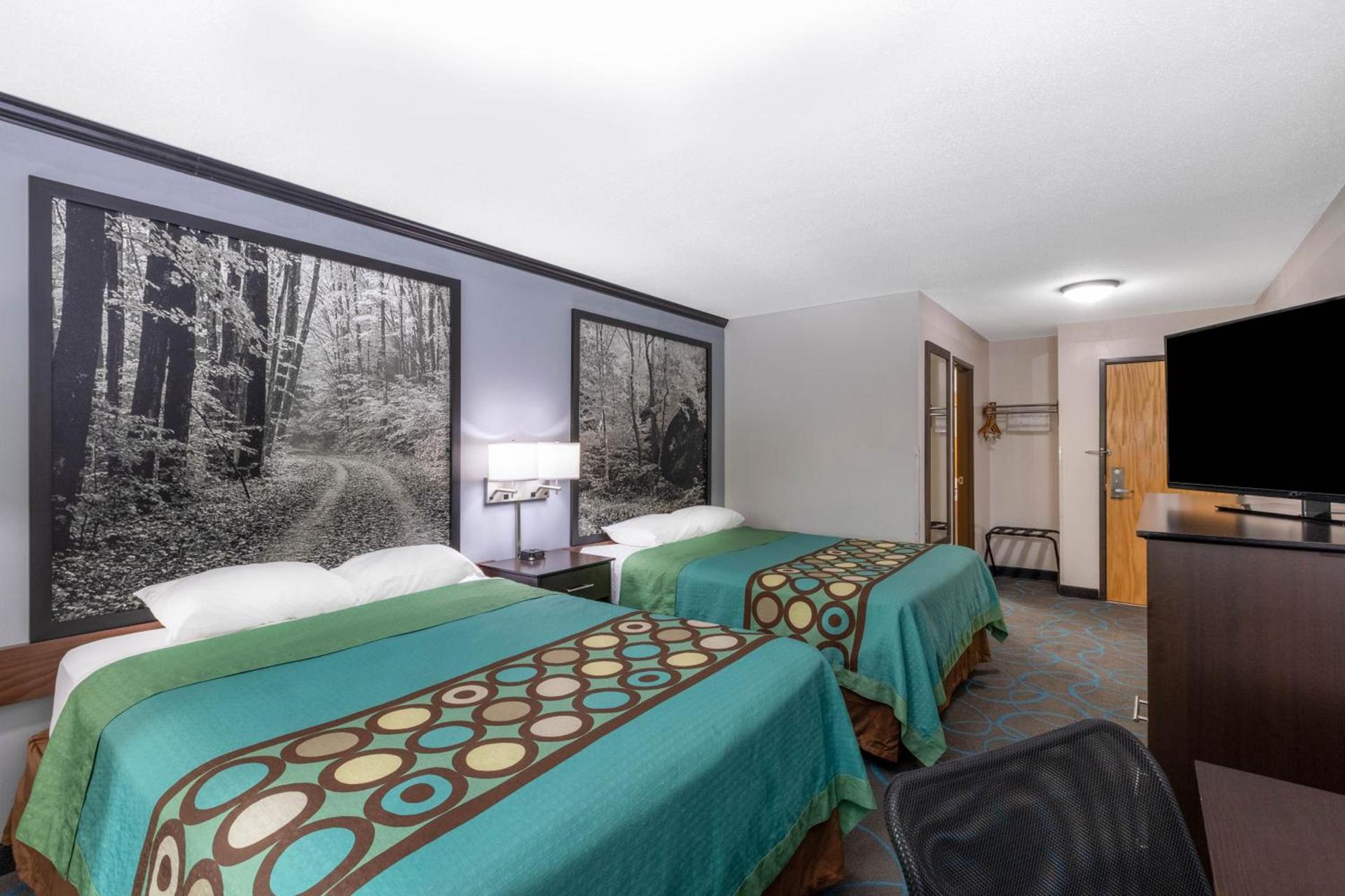 Super 8 by Wyndham Duluth photo 19