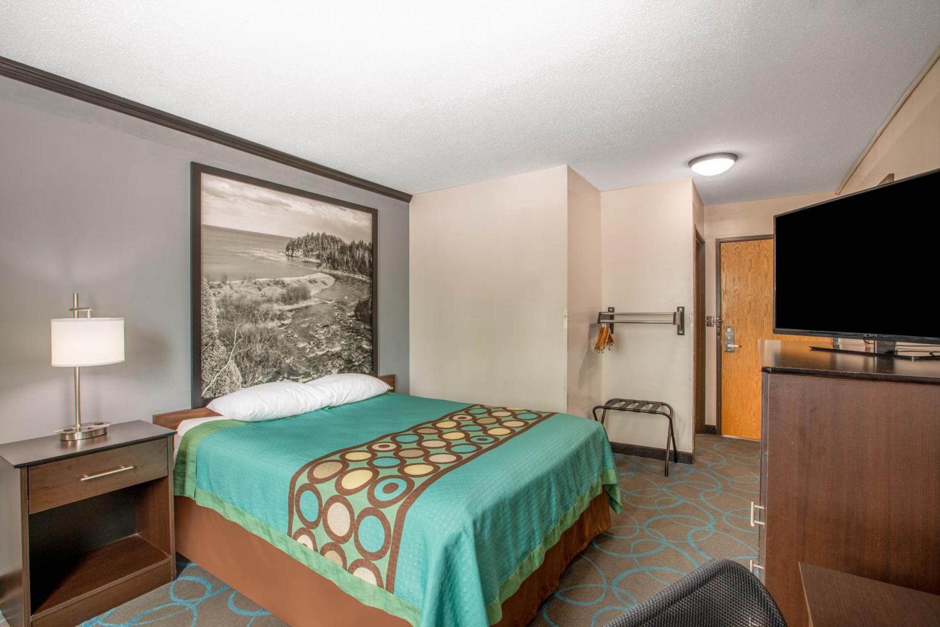 Super 8 by Wyndham Duluth photo 24