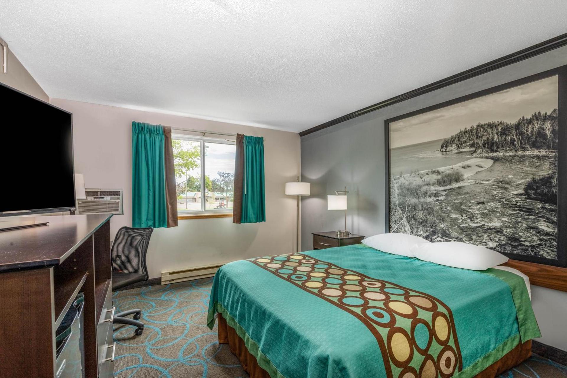 Super 8 by Wyndham Duluth photo 23