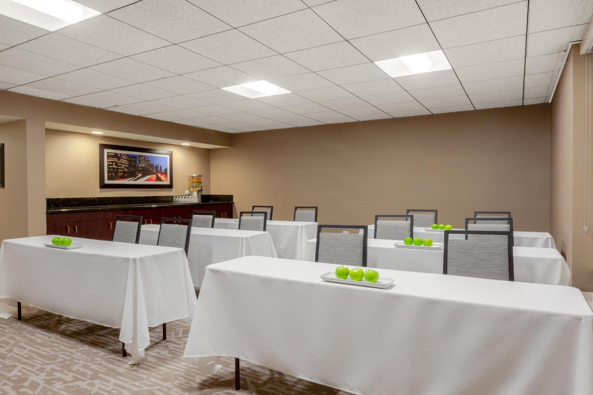Holiday Inn La Mirada Buena Park by IHG photo 16