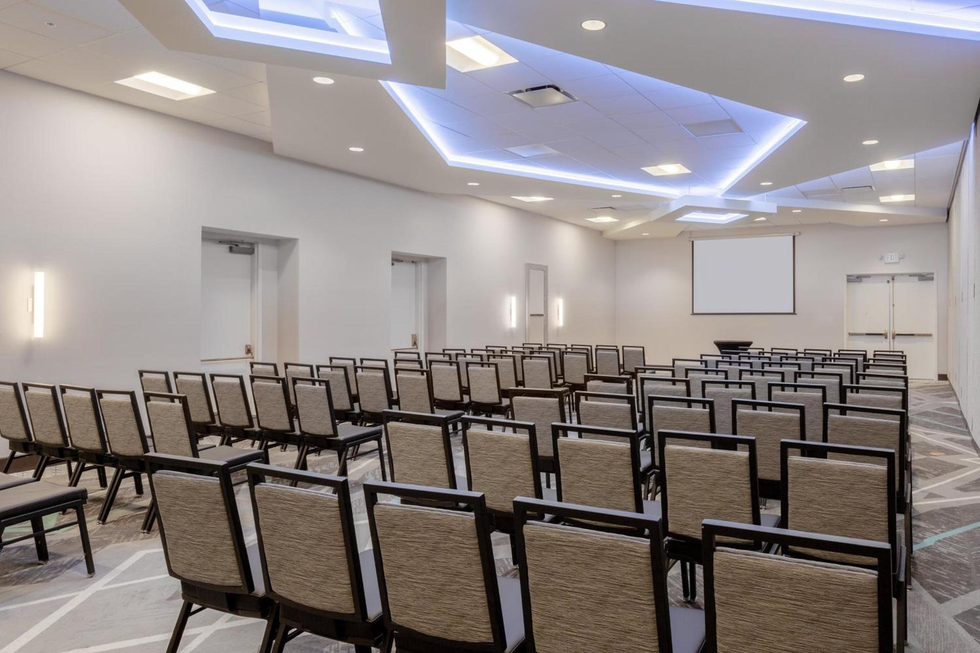 Holiday Inn La Mirada Buena Park by IHG photo 7