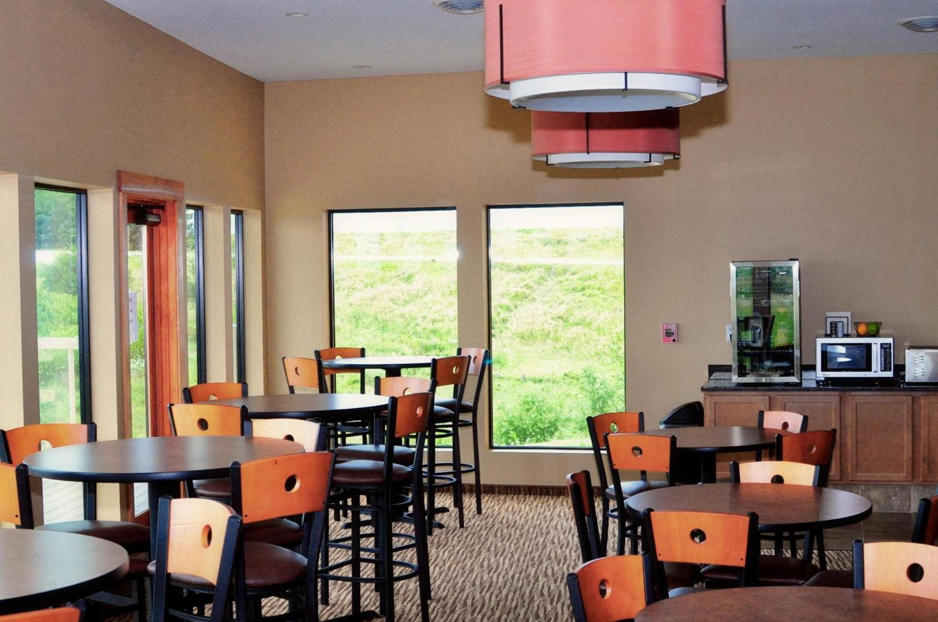 Cobblestone Inn & Suites - Newton photo 32